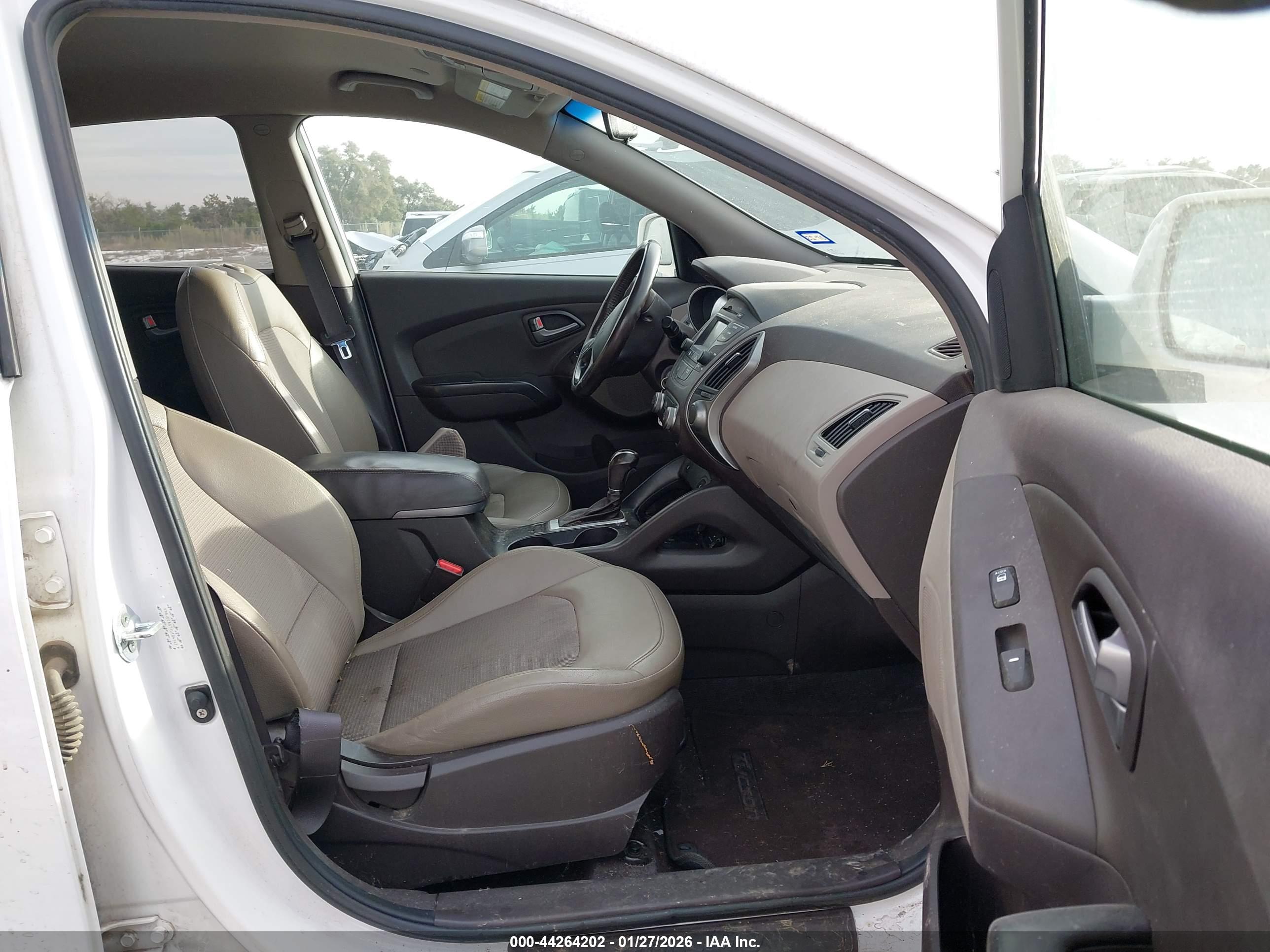 HYUNDAI TUCSON image 5