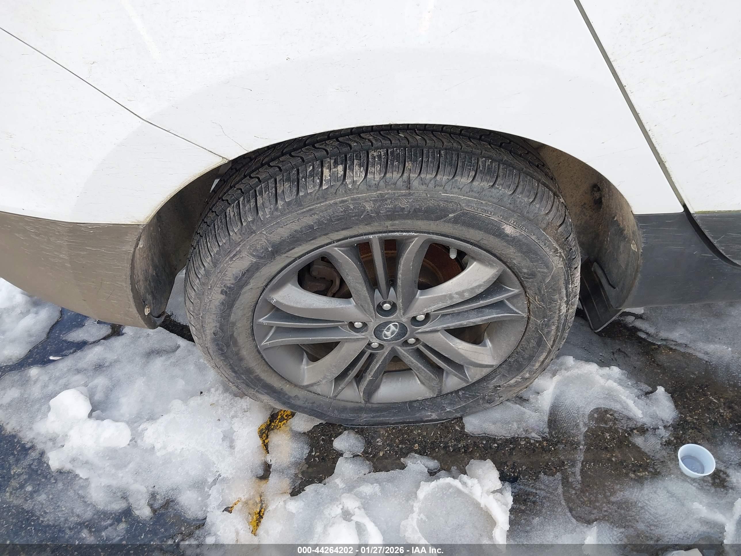 HYUNDAI TUCSON image 6