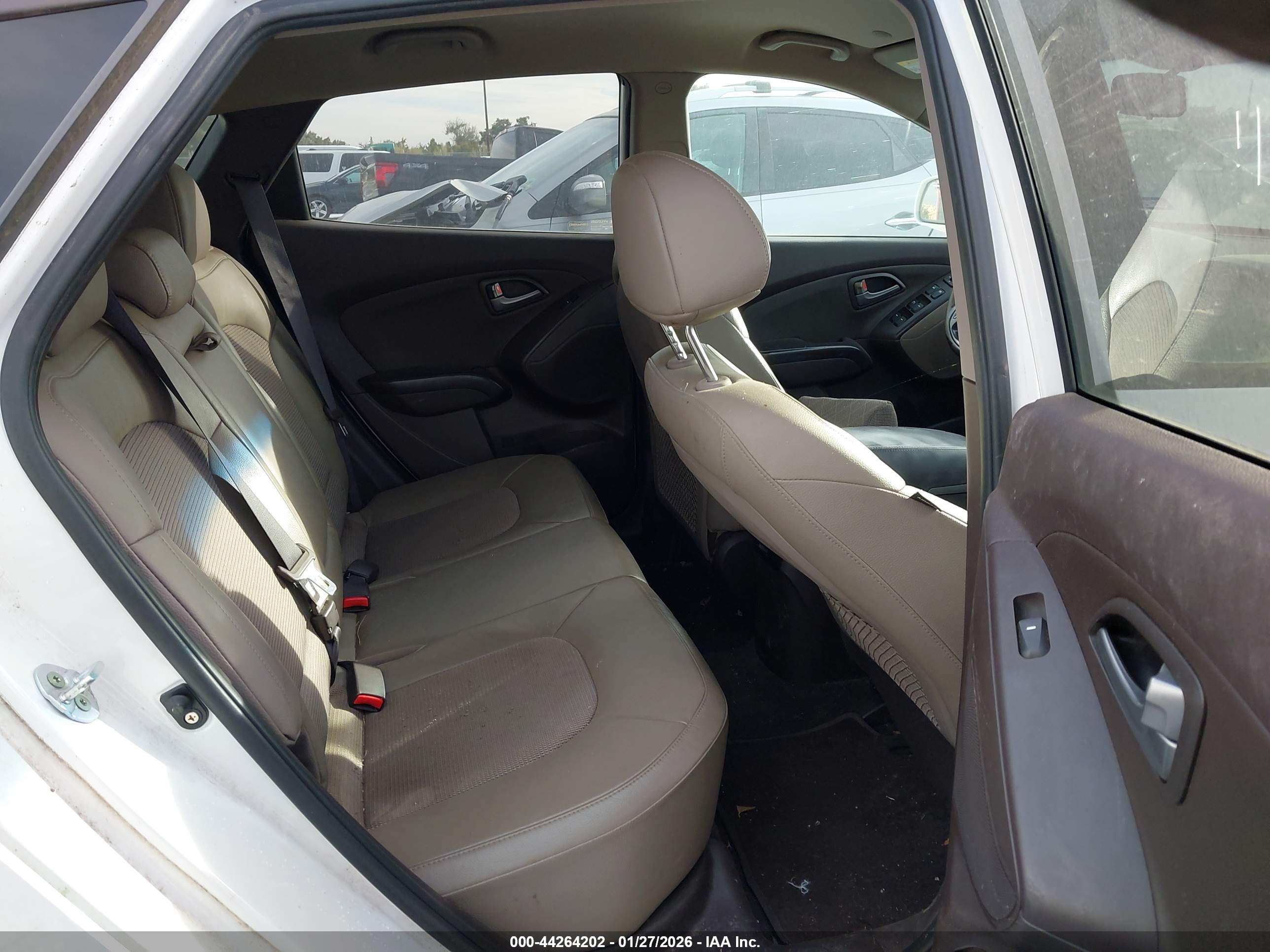 HYUNDAI TUCSON image 8