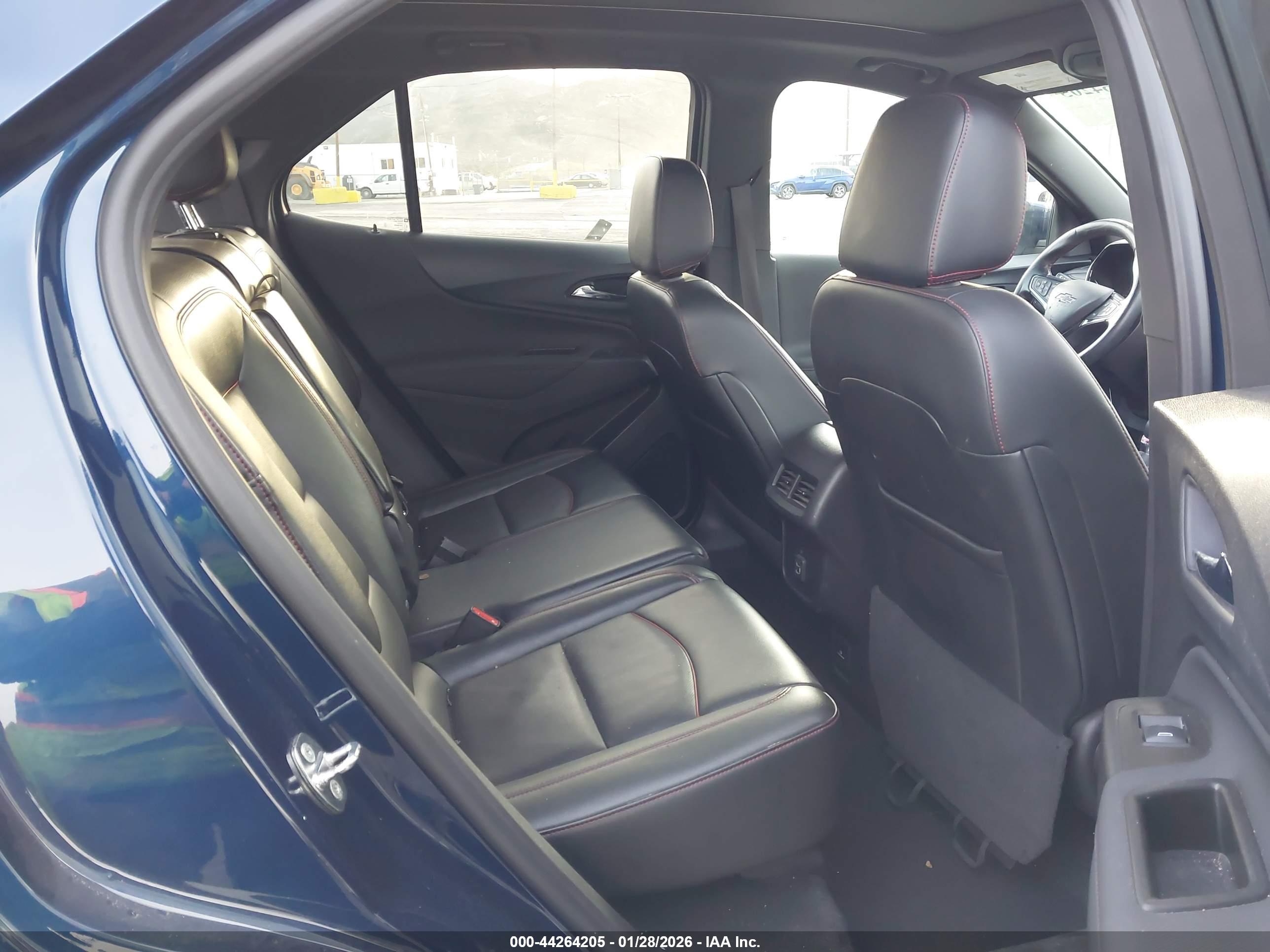 CHEVROLET EQUINOX image 8