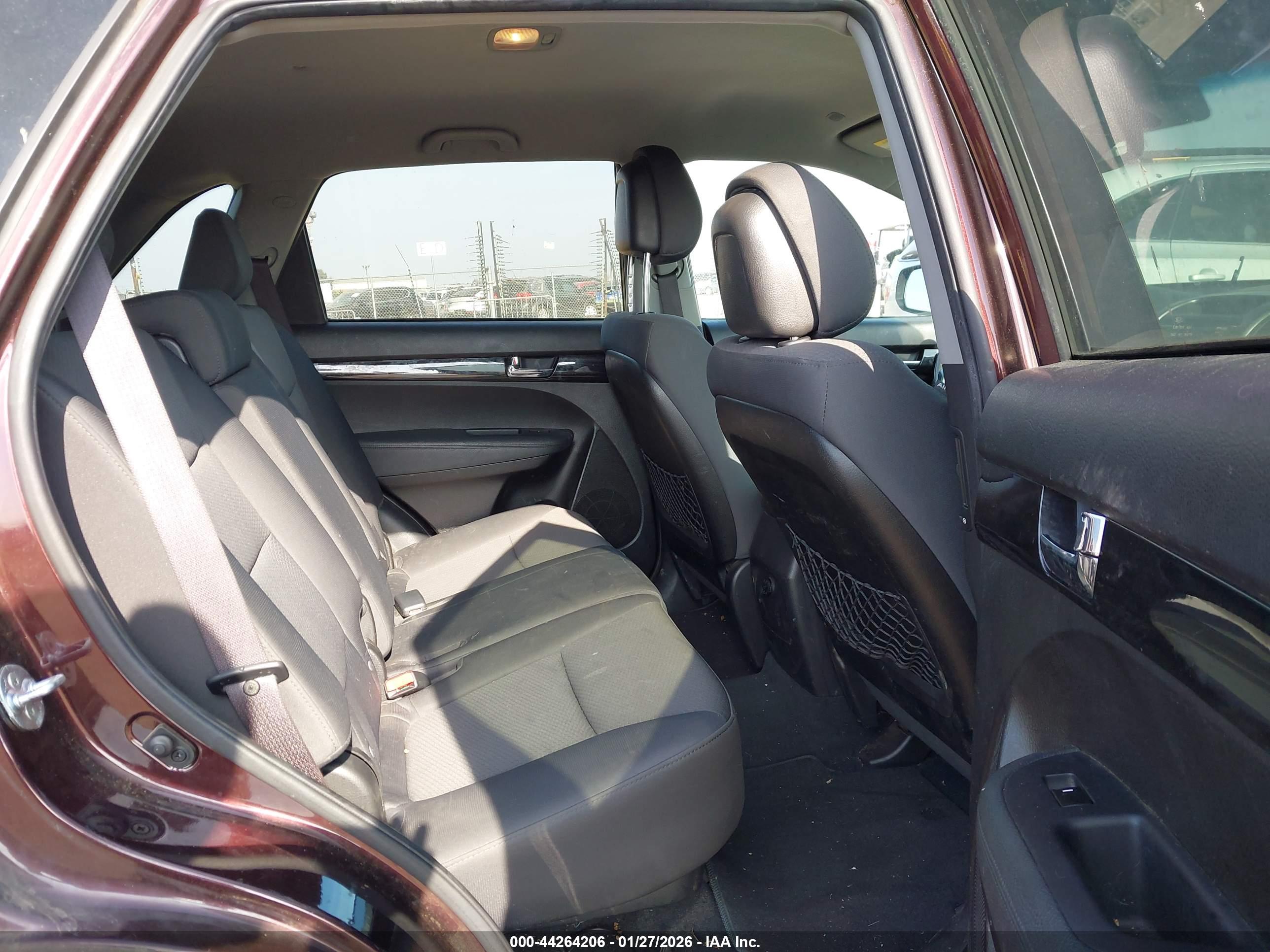 KIA SORENTO image 8