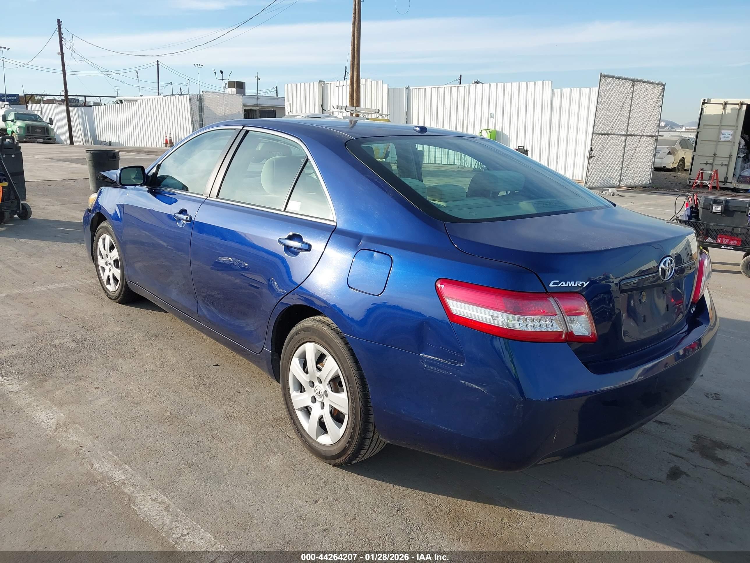 TOYOTA CAMRY image 3
