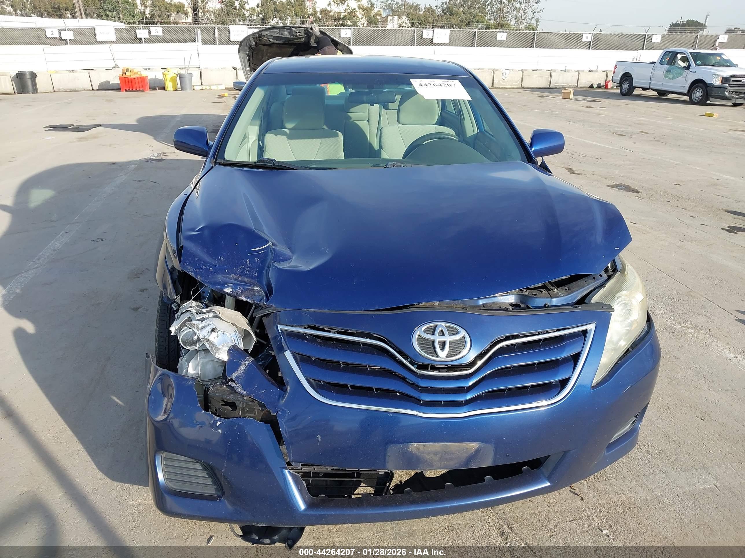 TOYOTA CAMRY image 6