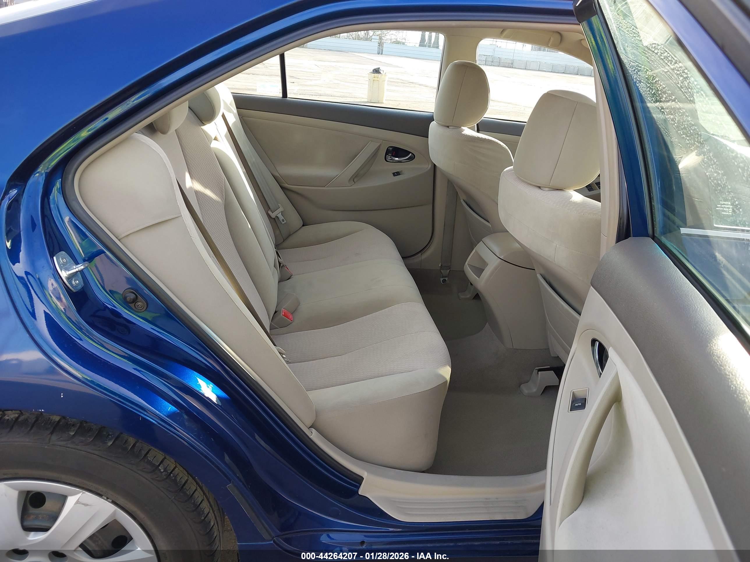 TOYOTA CAMRY image 8