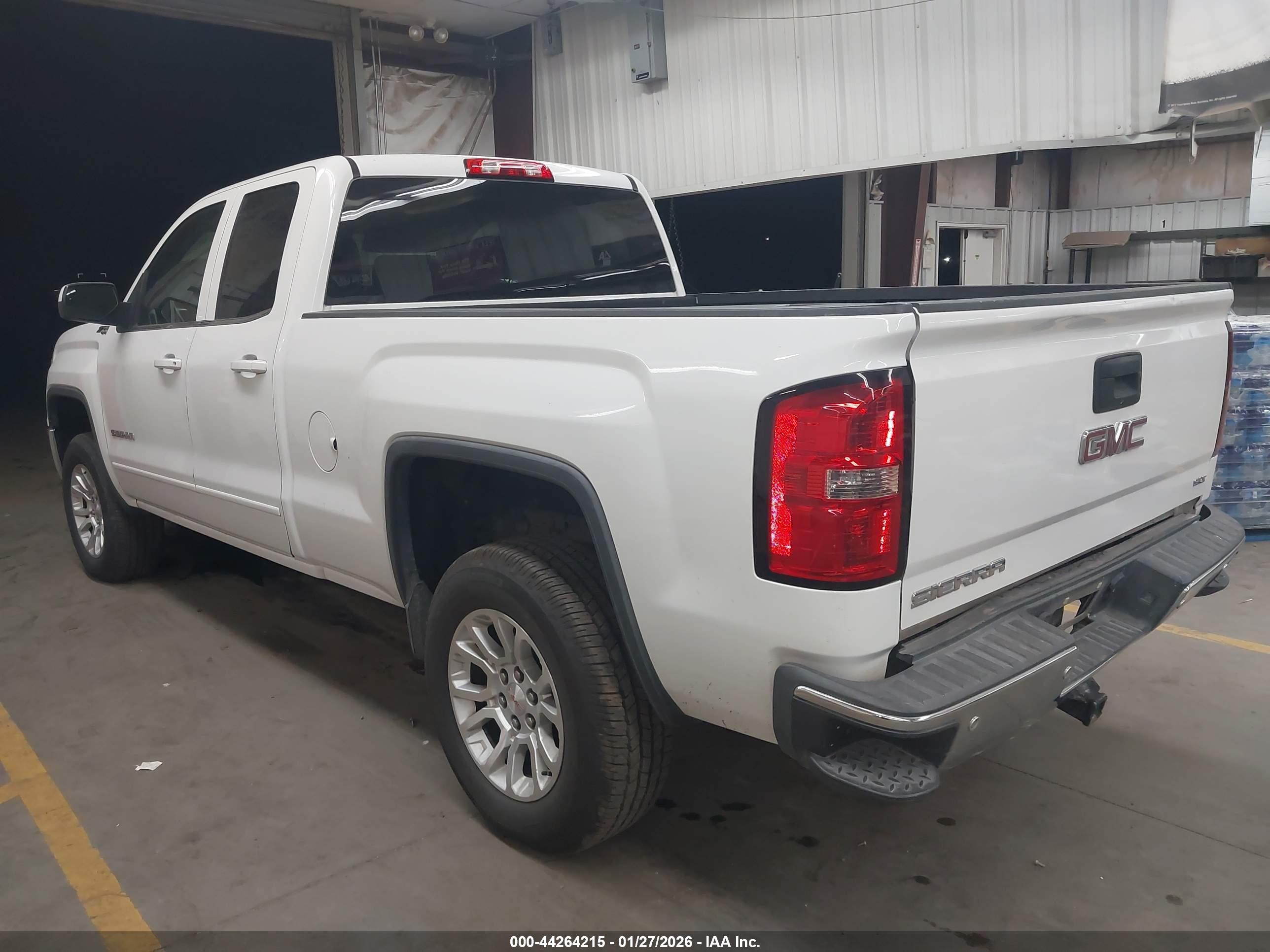 GMC SIERRA image 3