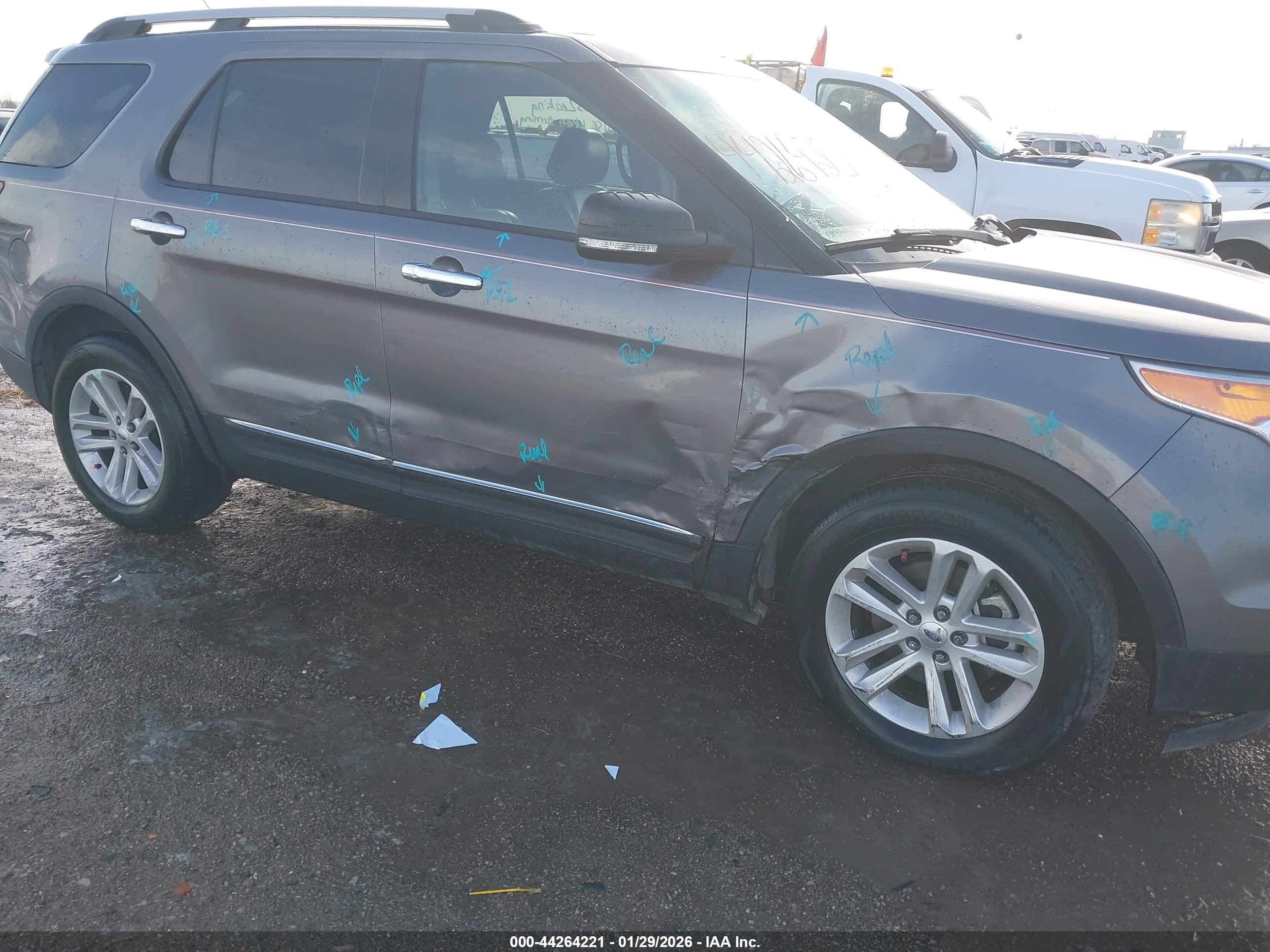 FORD EXPLORER image 6