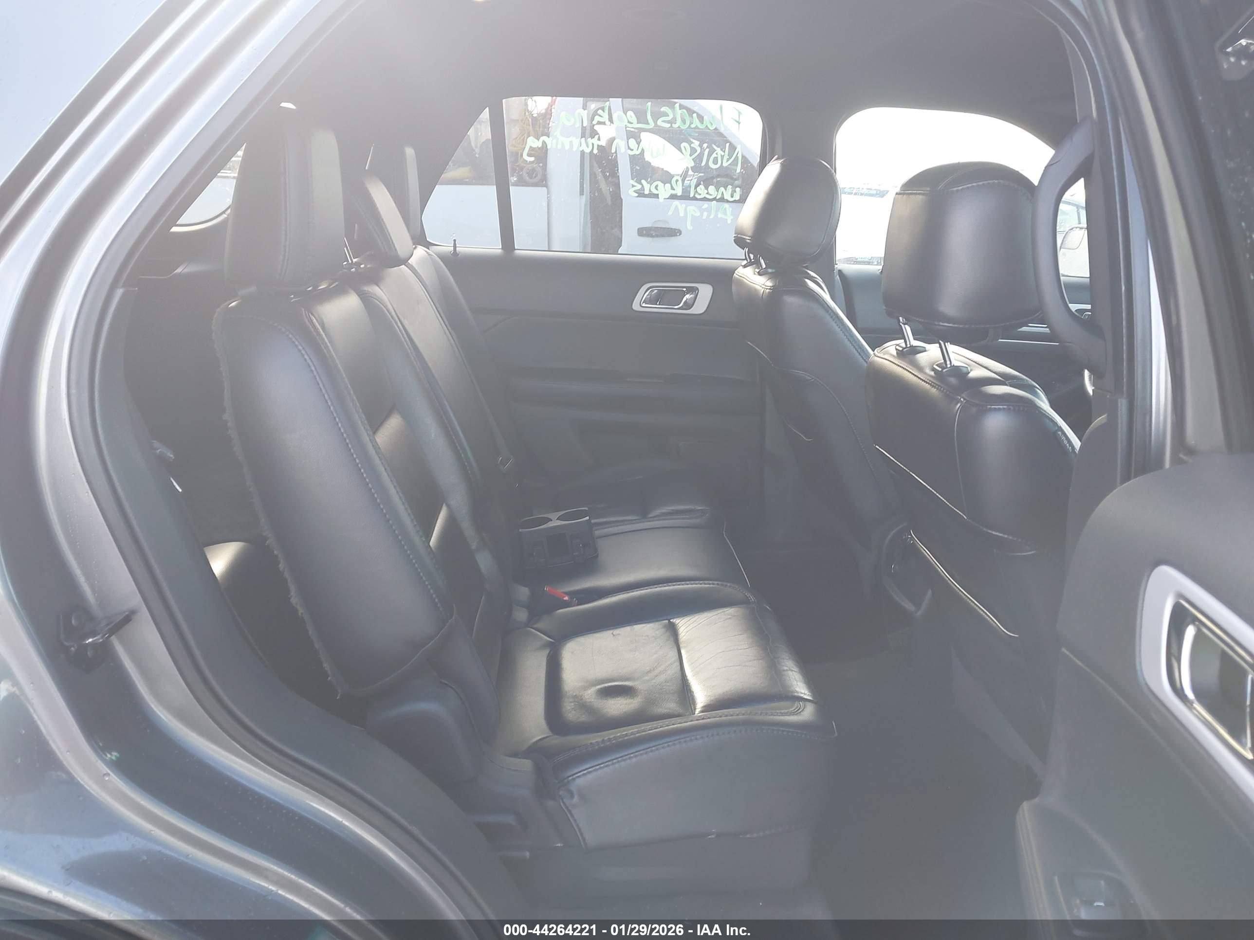 FORD EXPLORER image 8