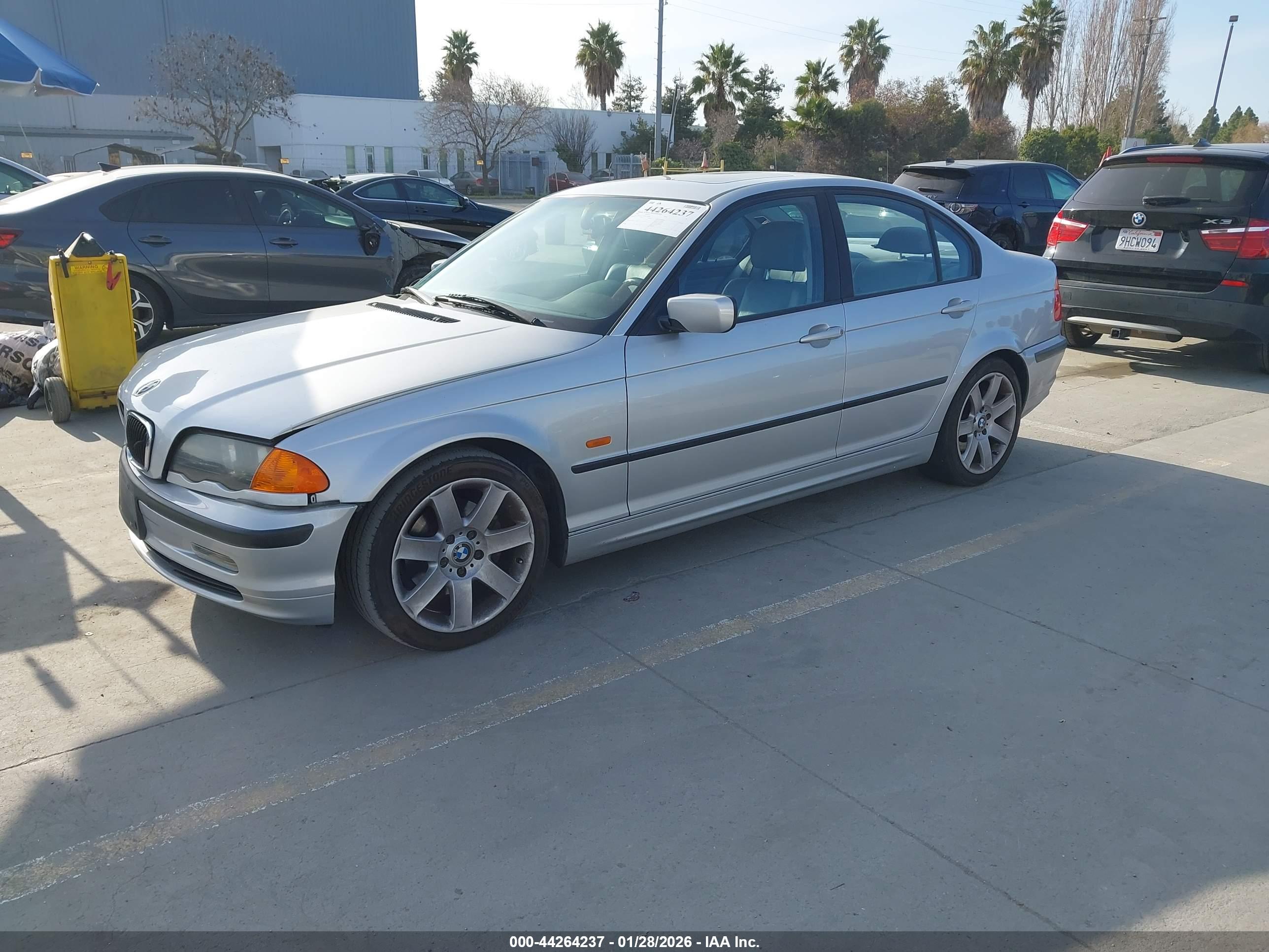 BMW 325I image 2