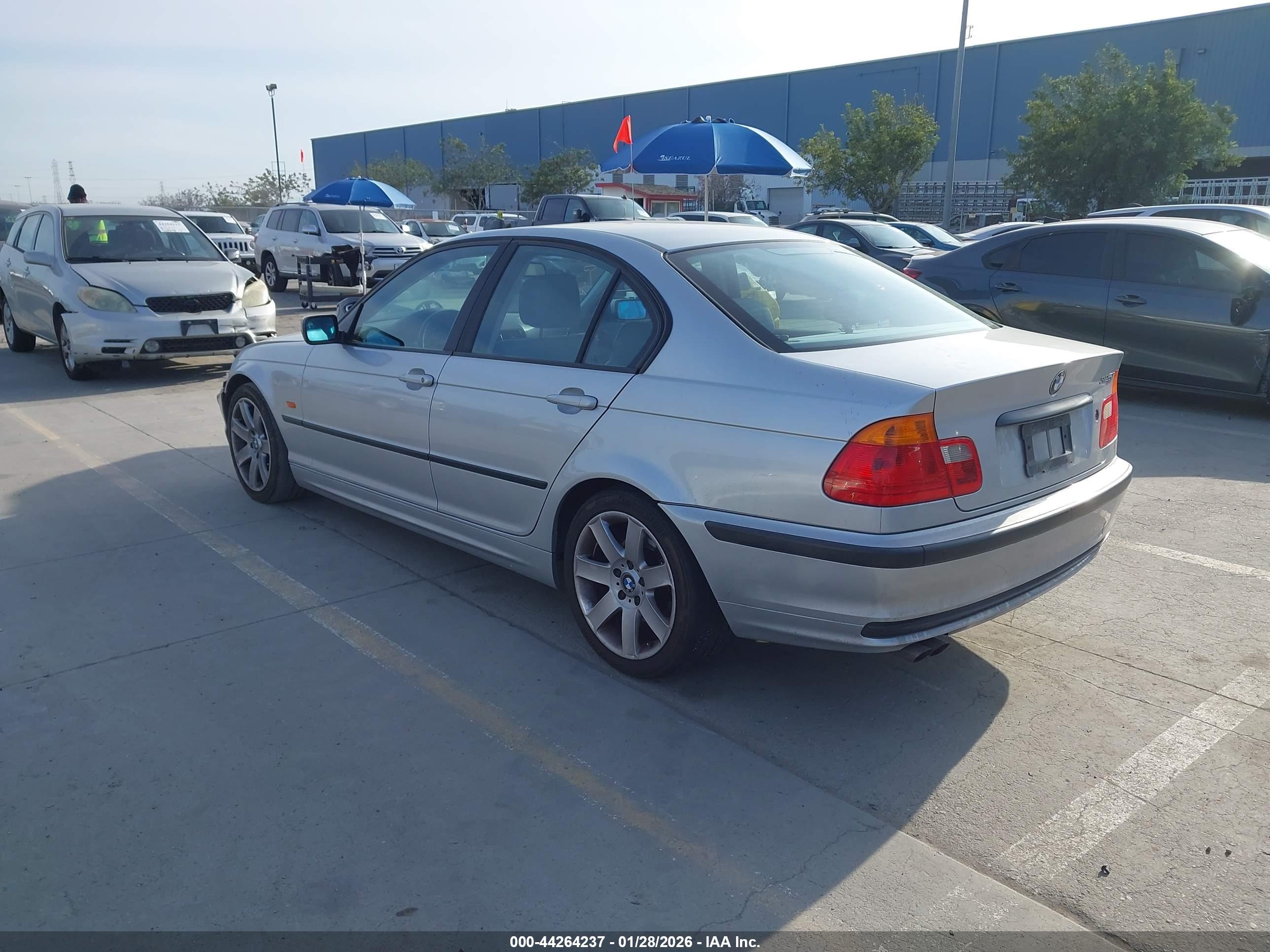 BMW 325I image 3