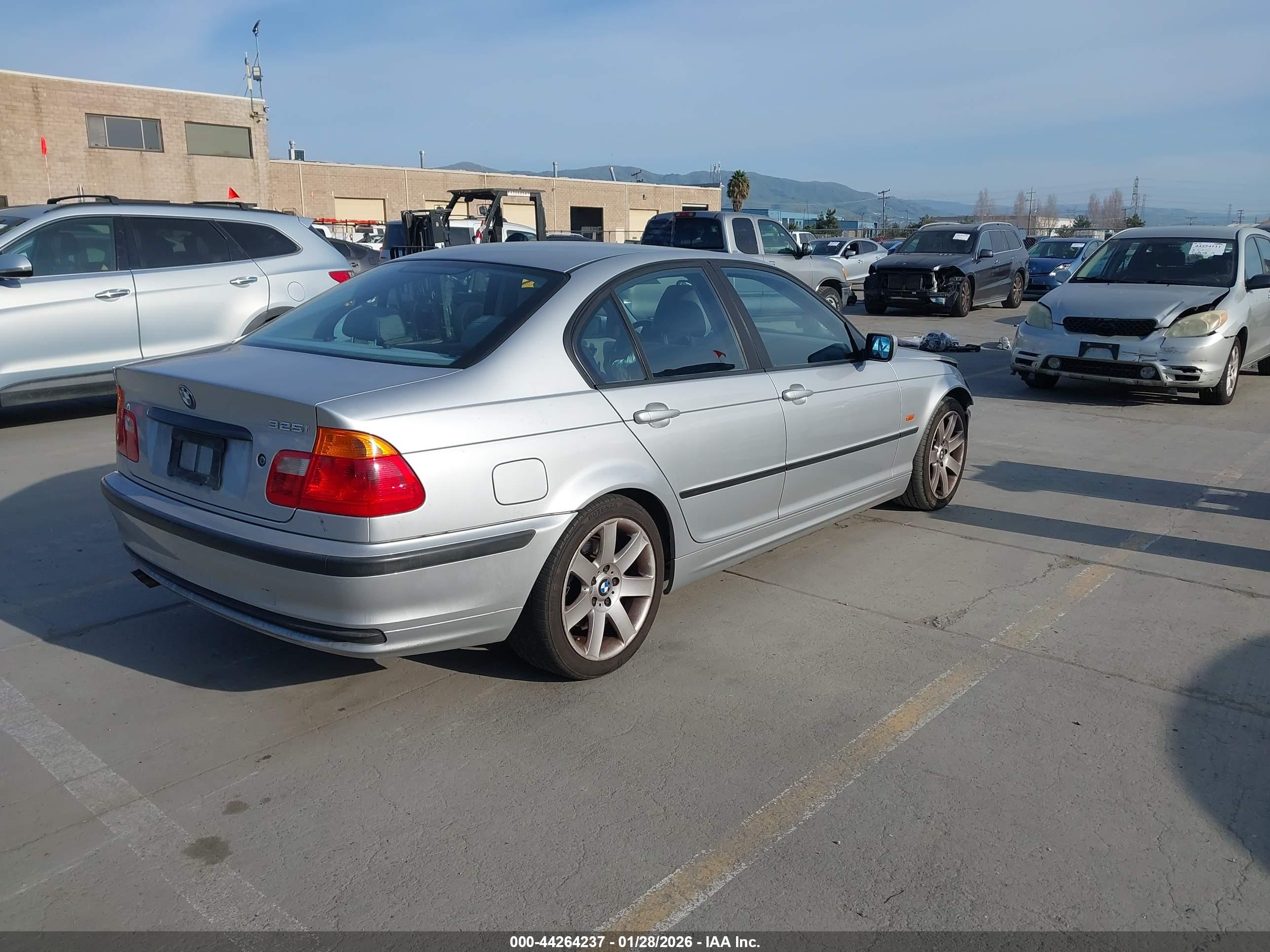 BMW 325I image 4