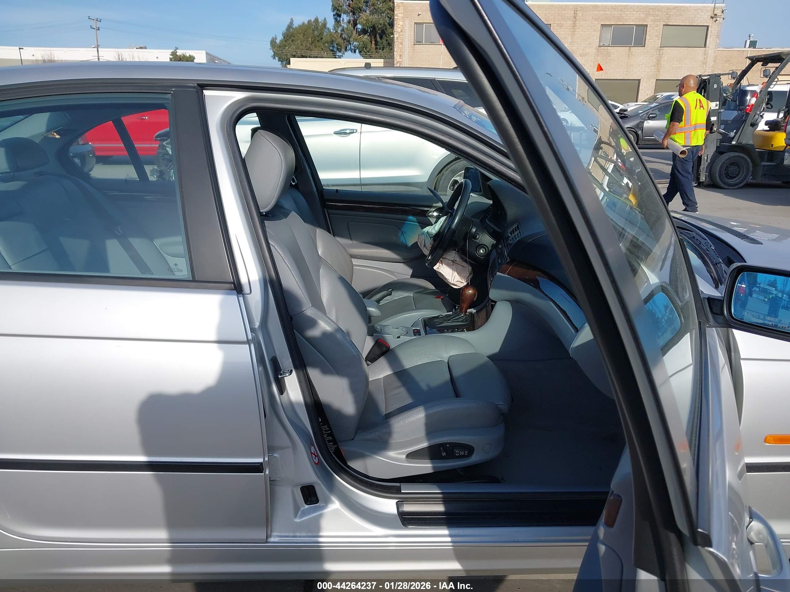 BMW 325I image 5
