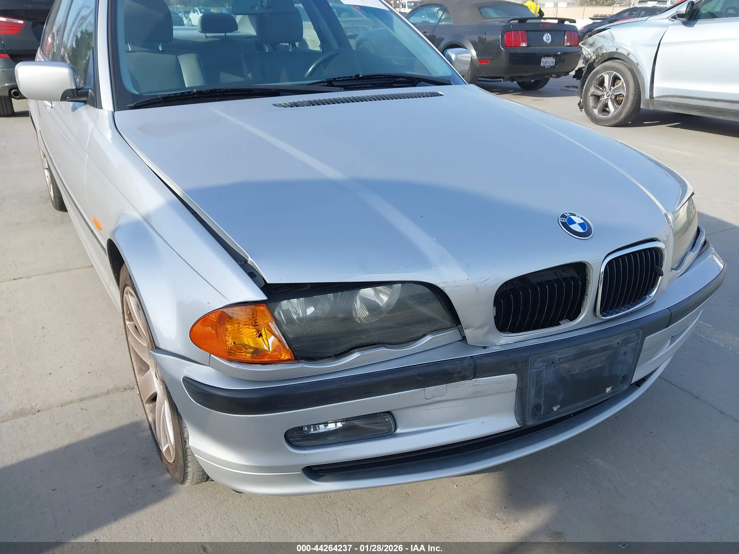 BMW 325I image 6