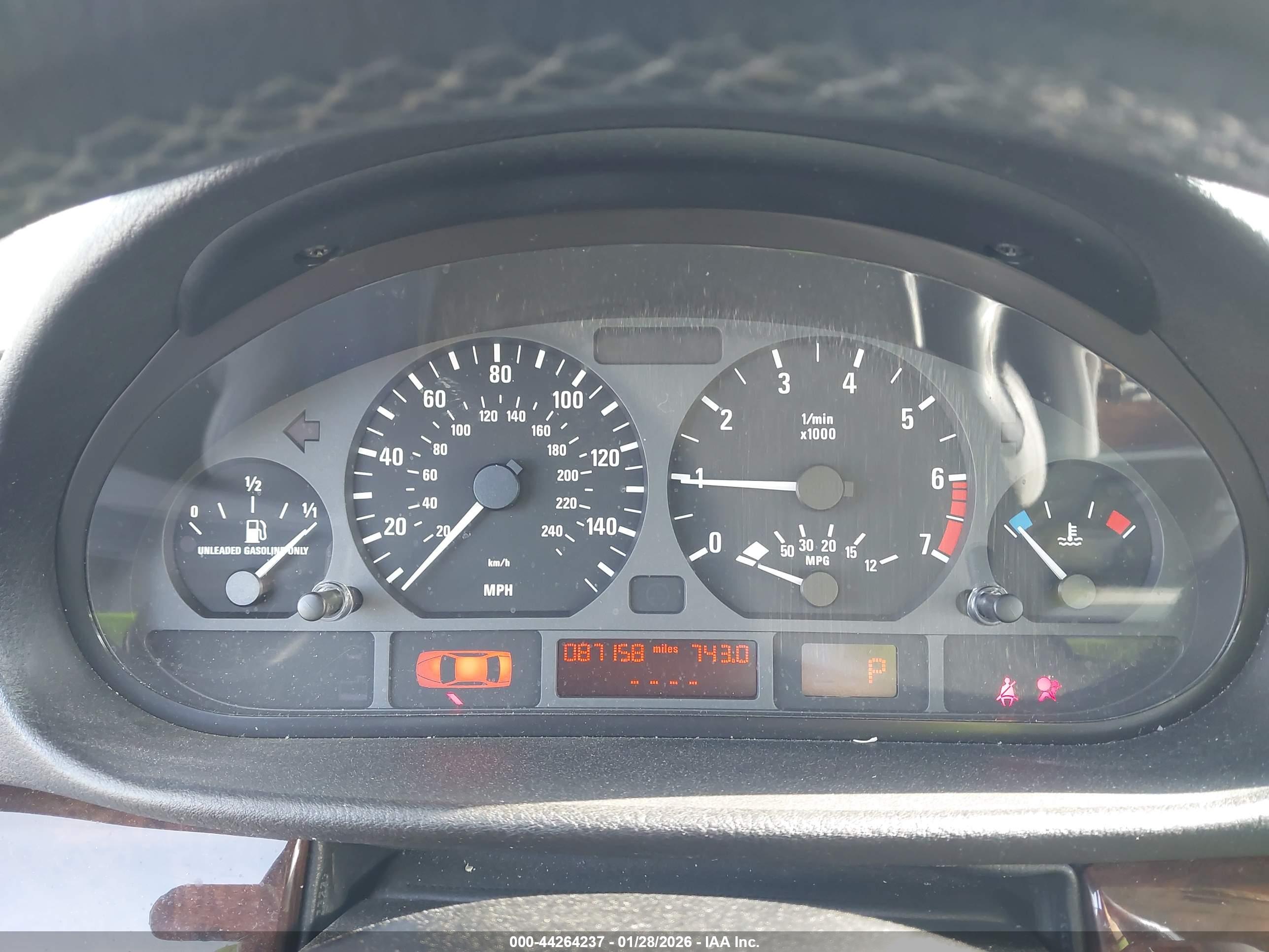 BMW 325I image 7