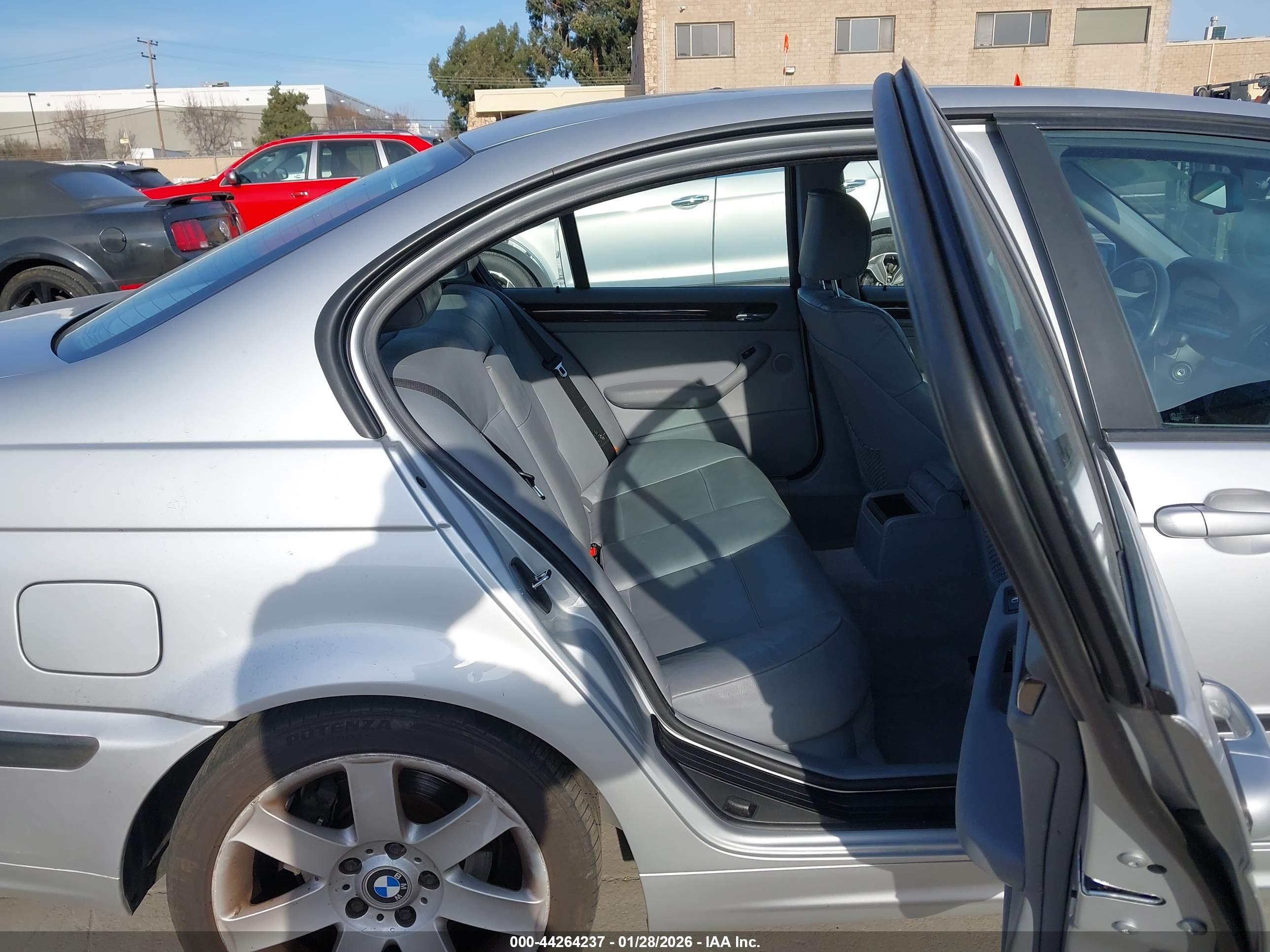 BMW 325I image 8