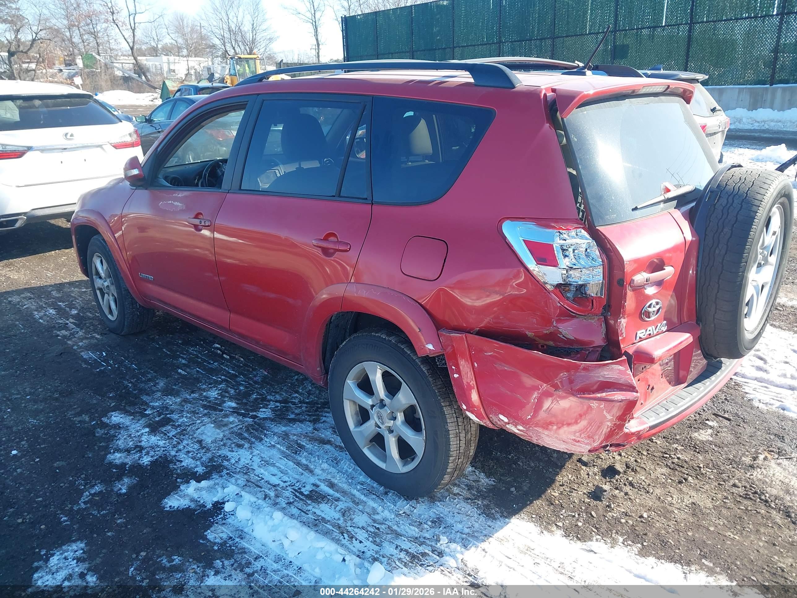 TOYOTA RAV4 image 3