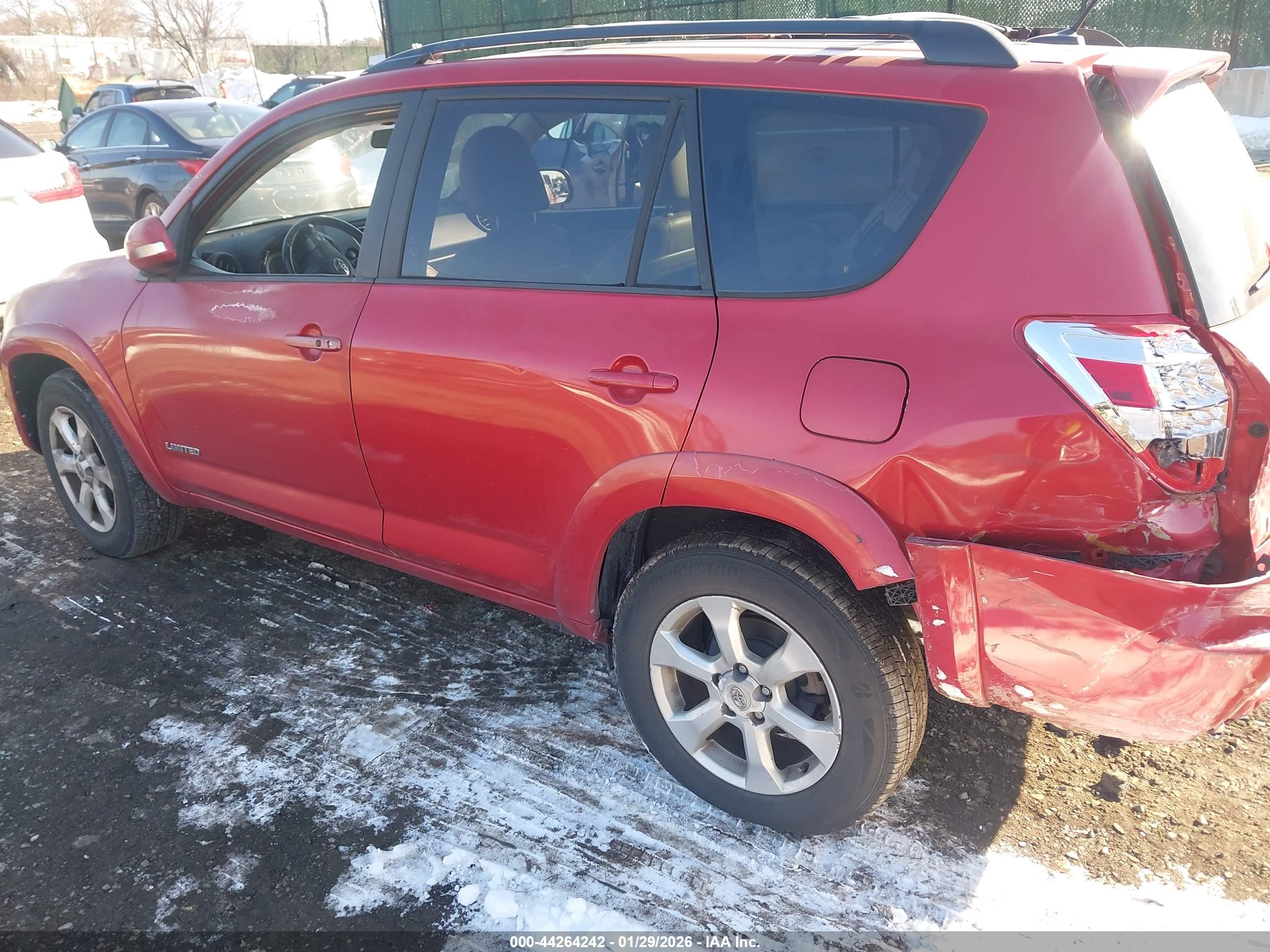 TOYOTA RAV4 image 6