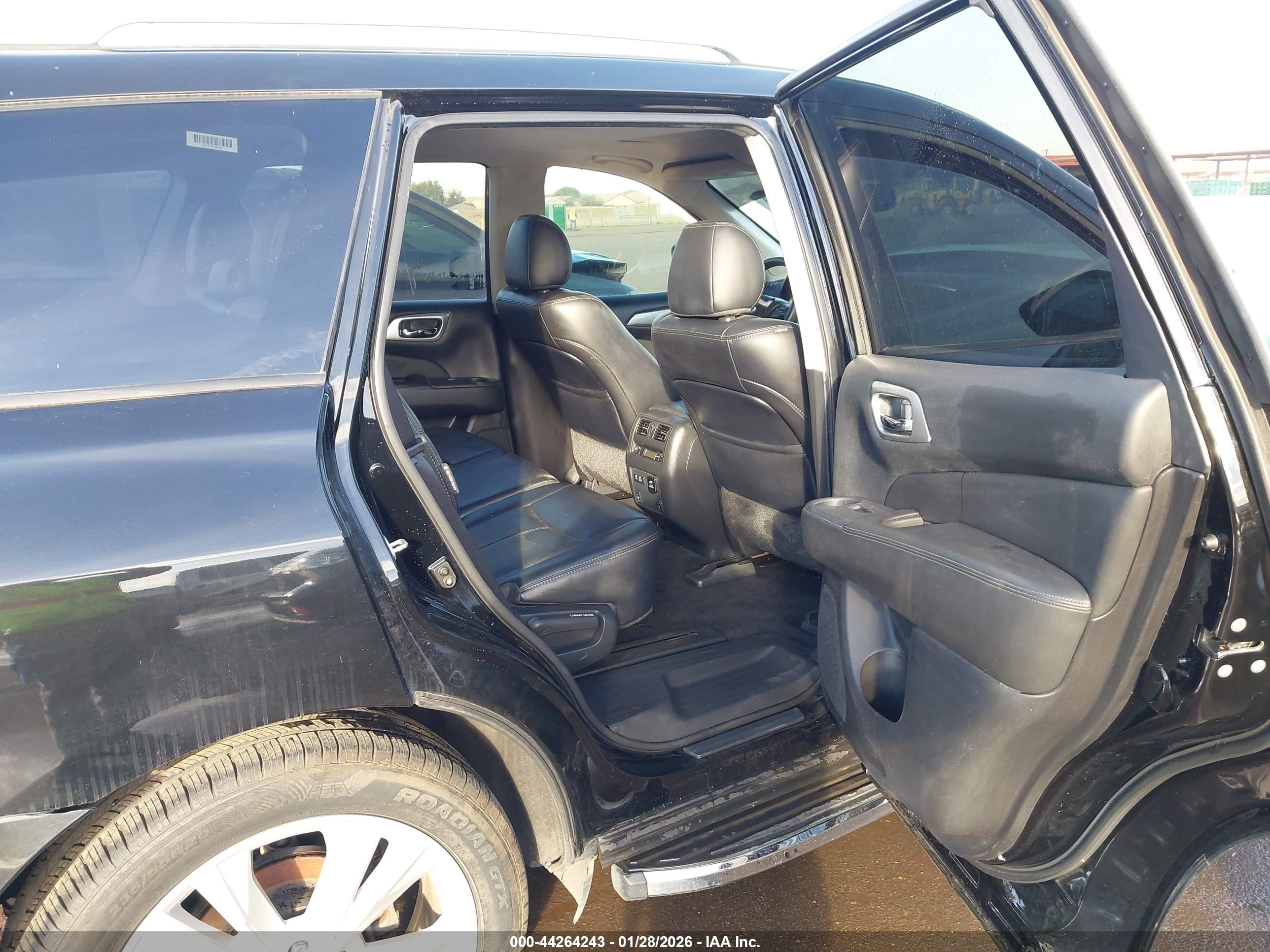 NISSAN PATHFINDER image 8