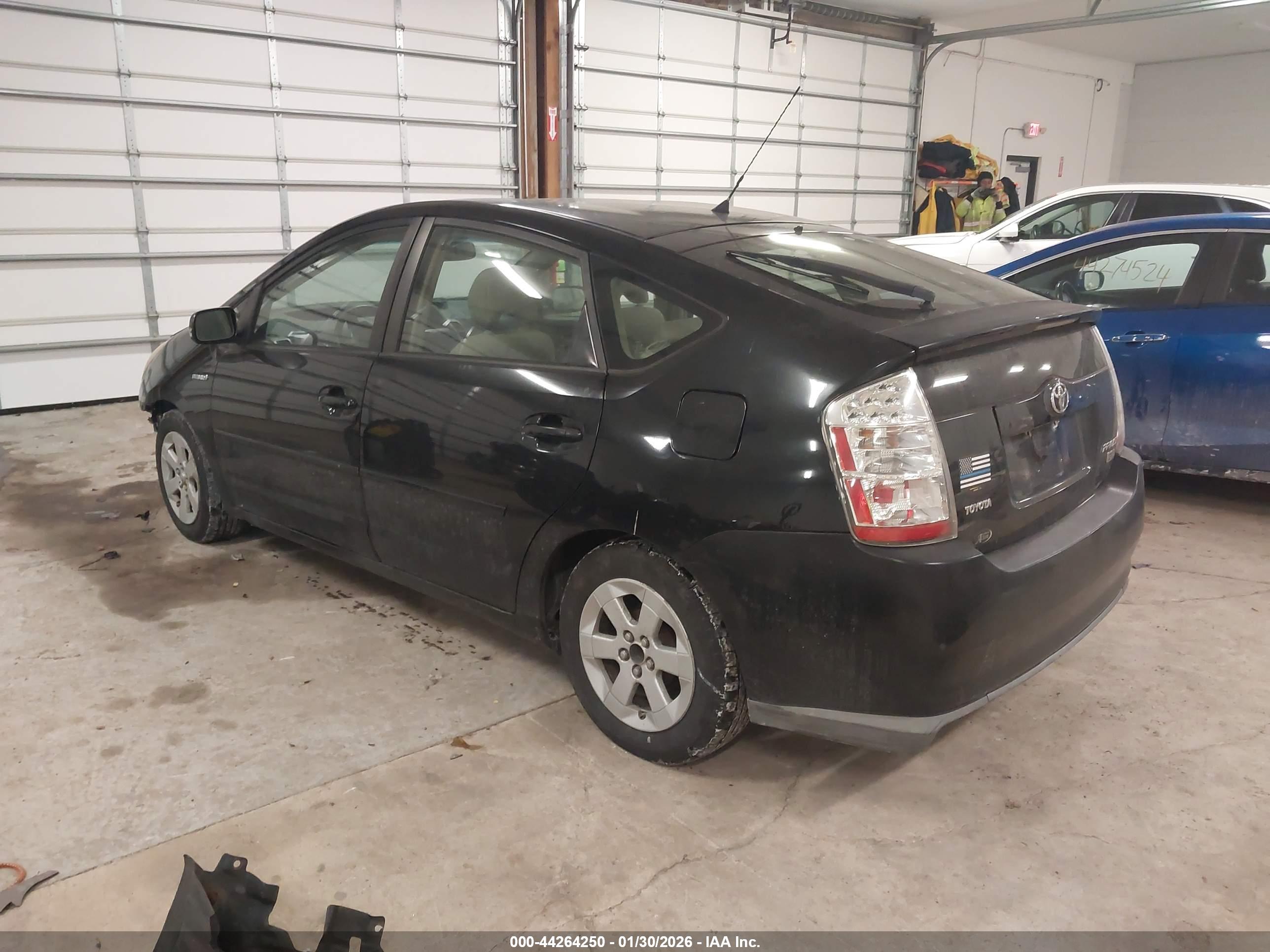 TOYOTA PRIUS image 3