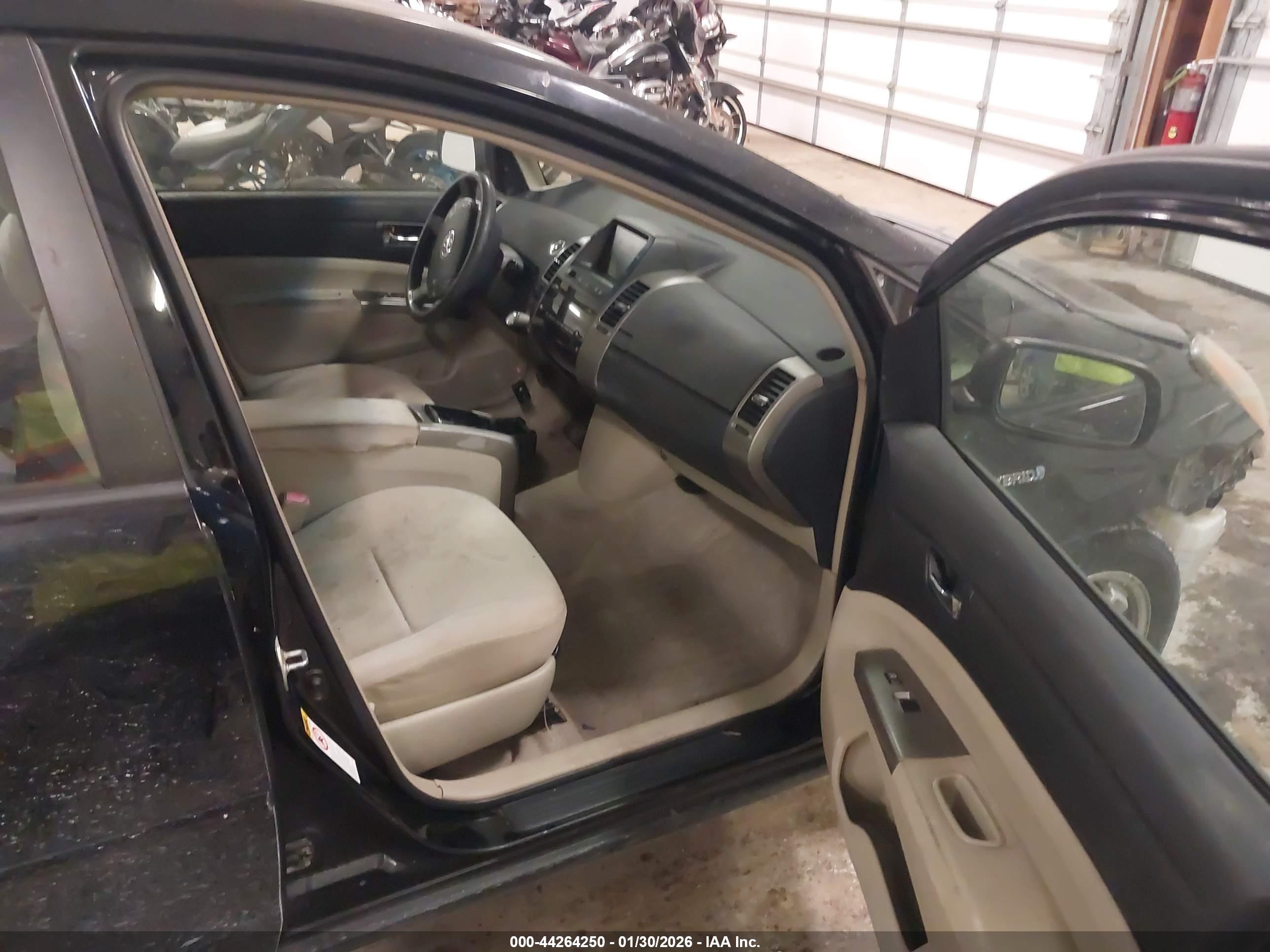 TOYOTA PRIUS image 5