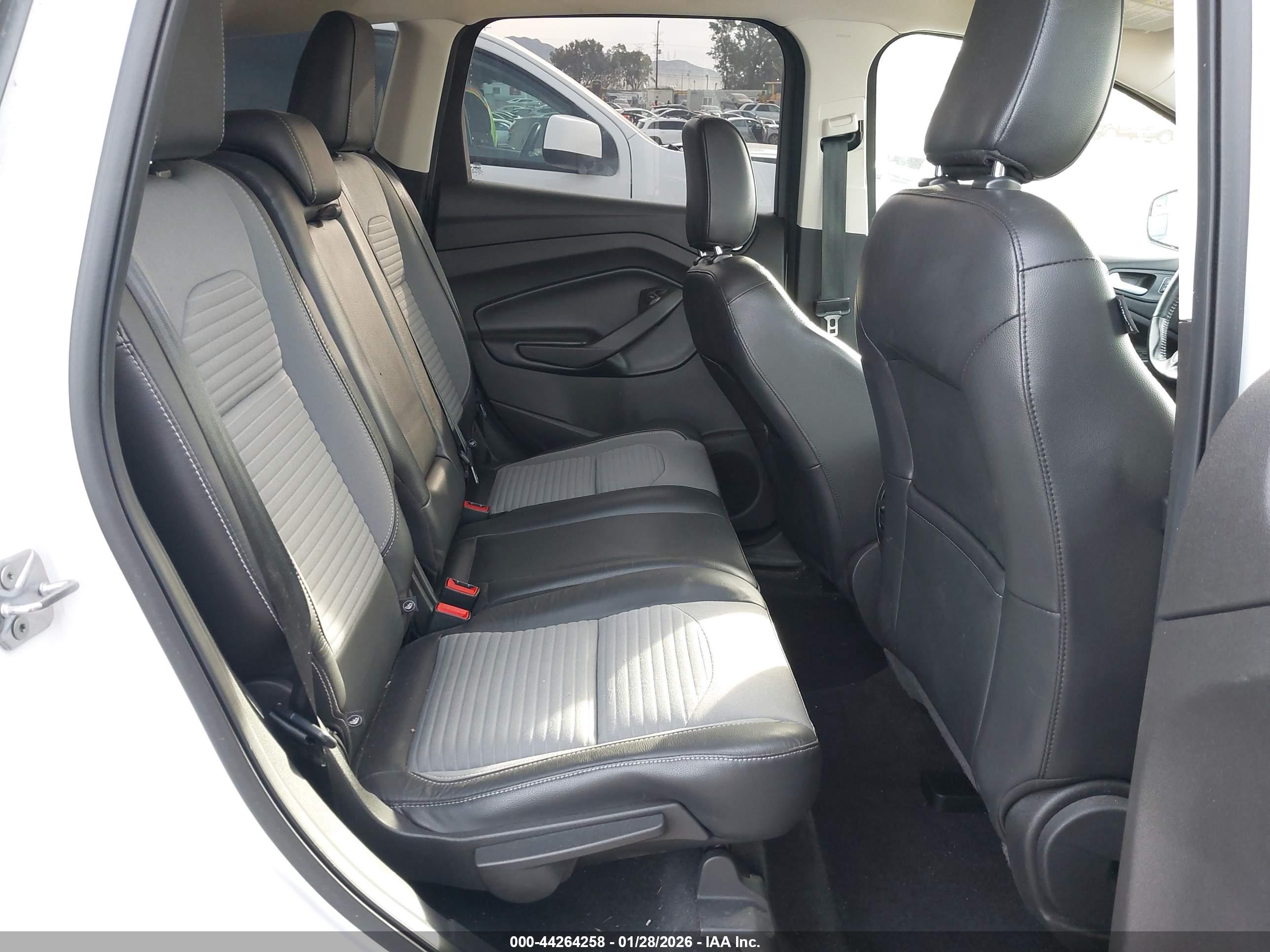 FORD ESCAPE image 8