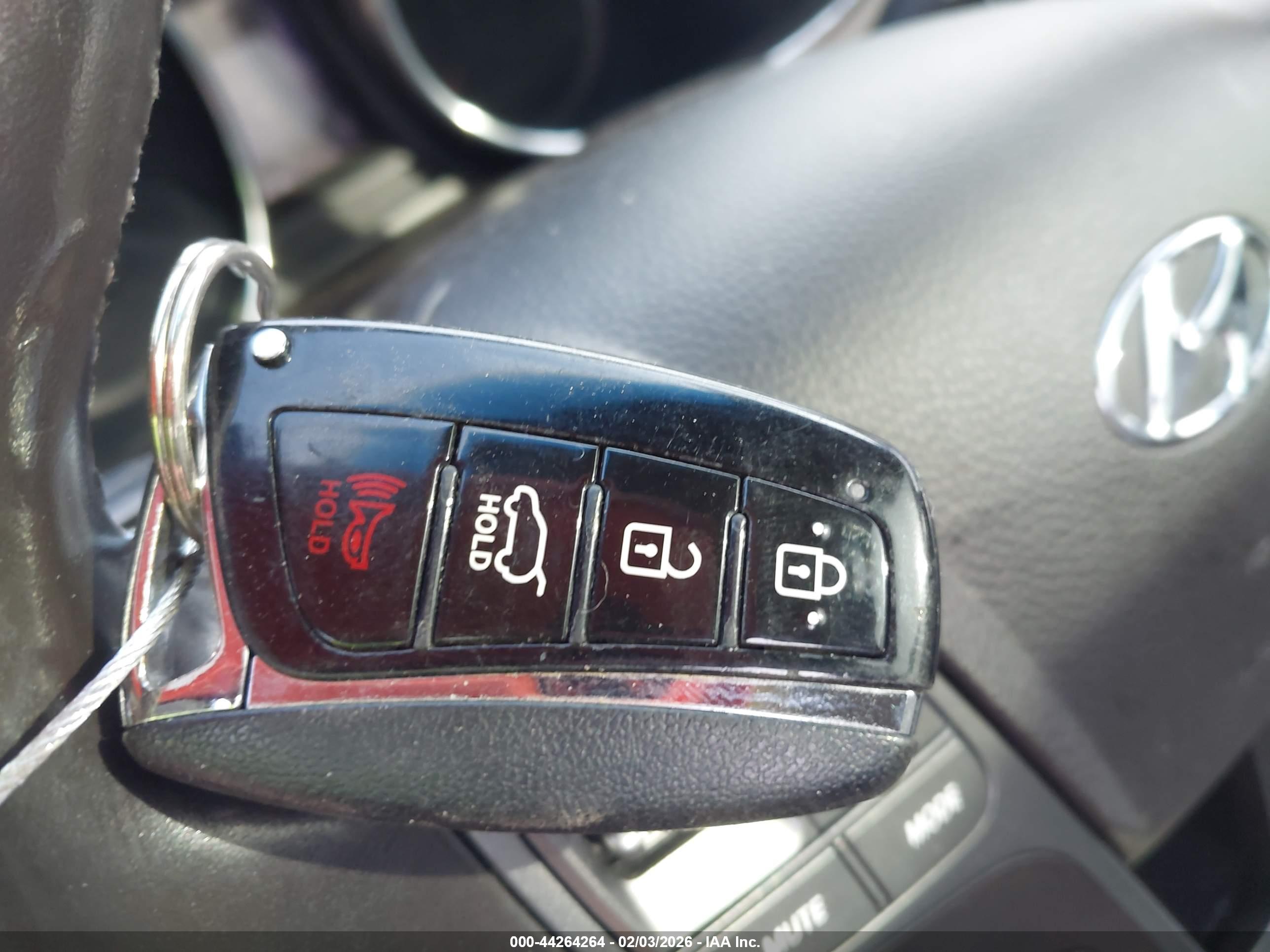 HYUNDAI SANTA image 11