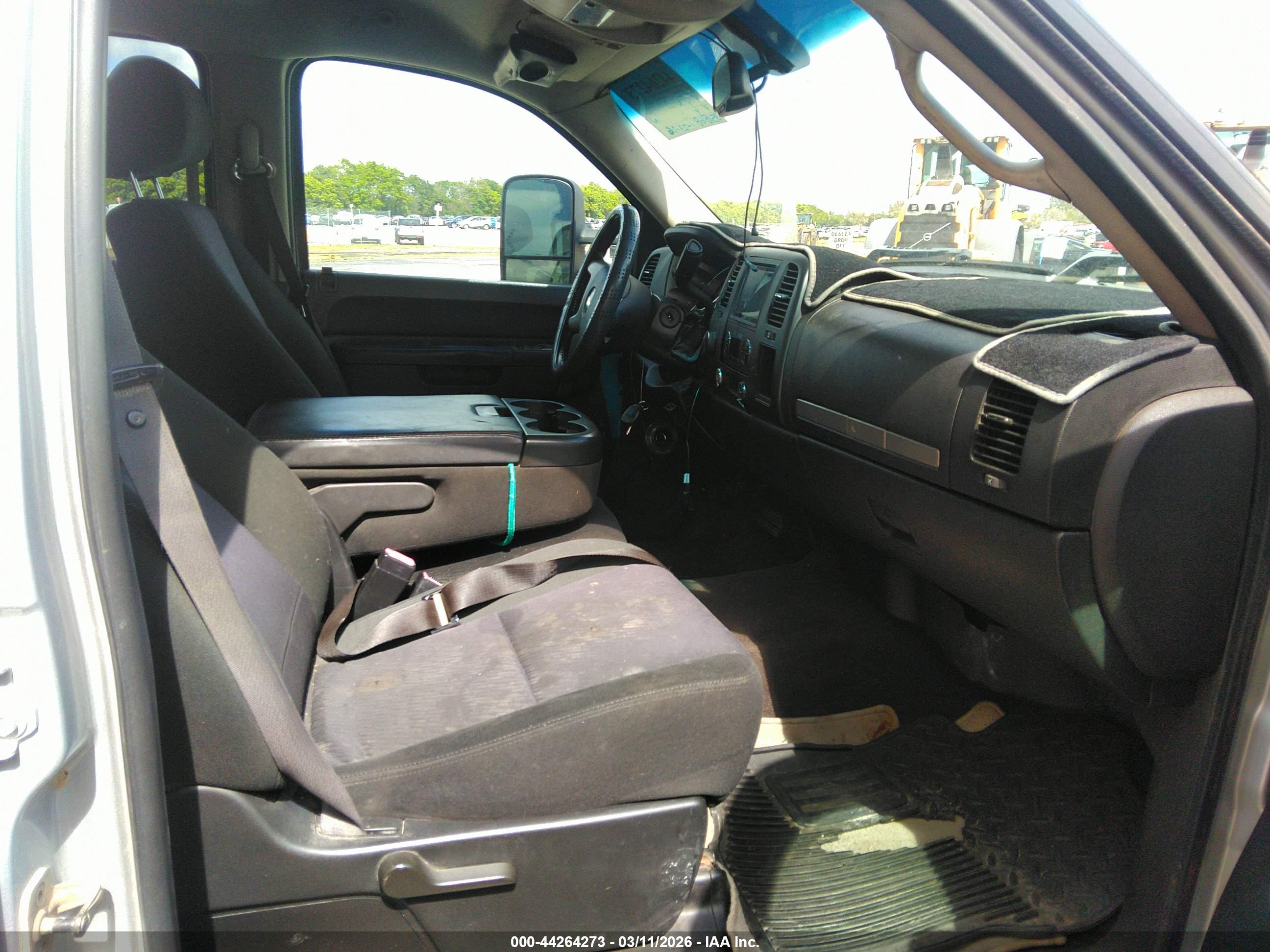 CHEVROLET SILVERADO image 5