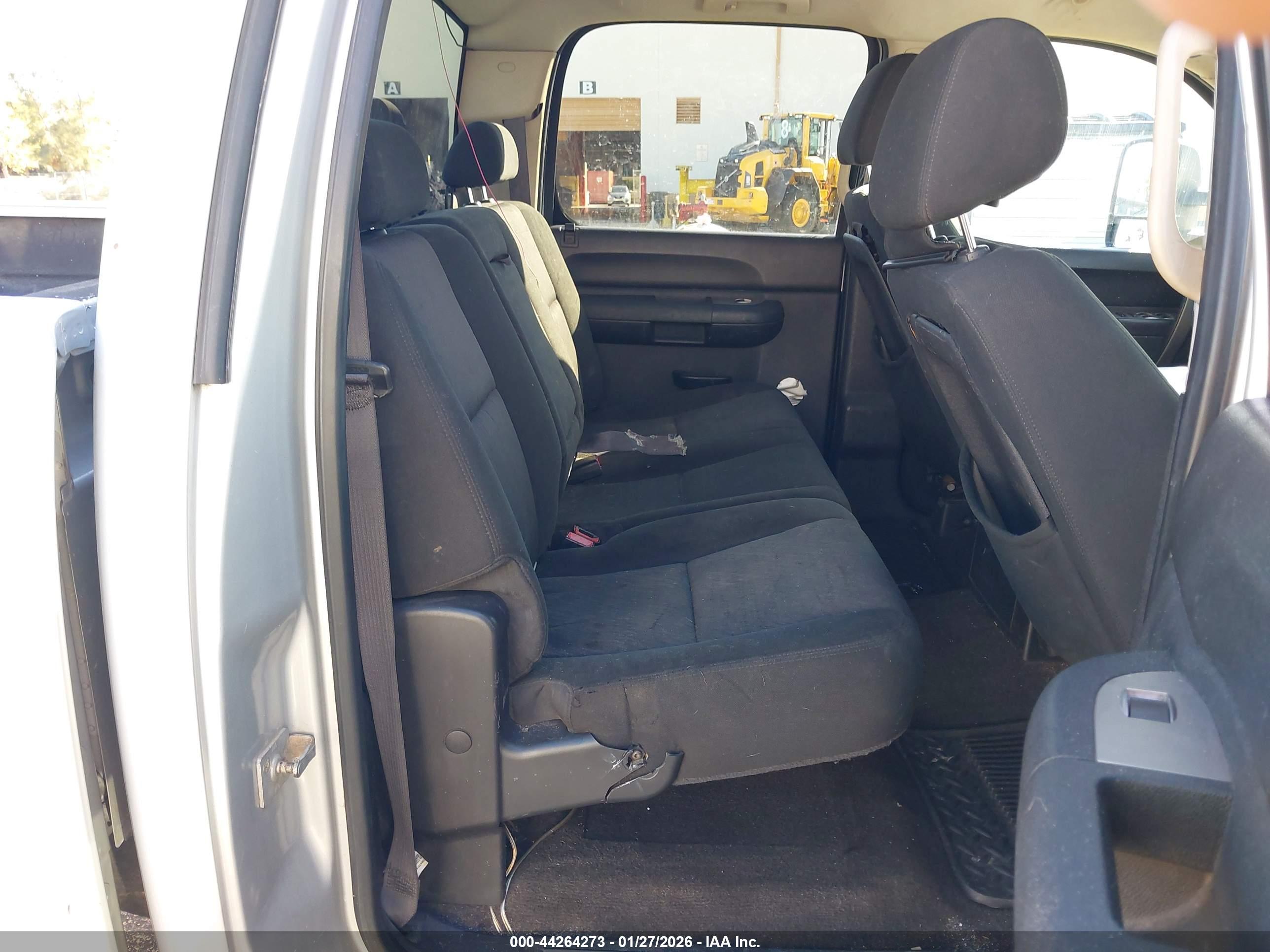 CHEVROLET SILVERADO image 8