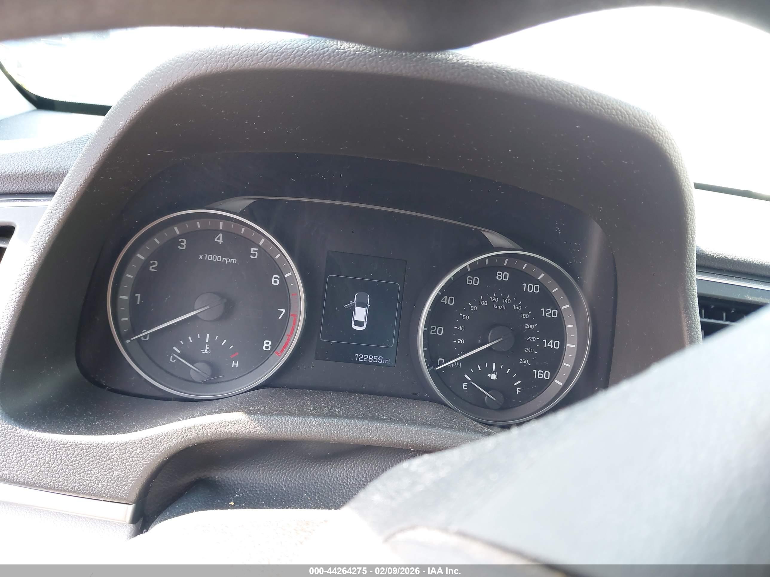 HYUNDAI ELANTRA image 7