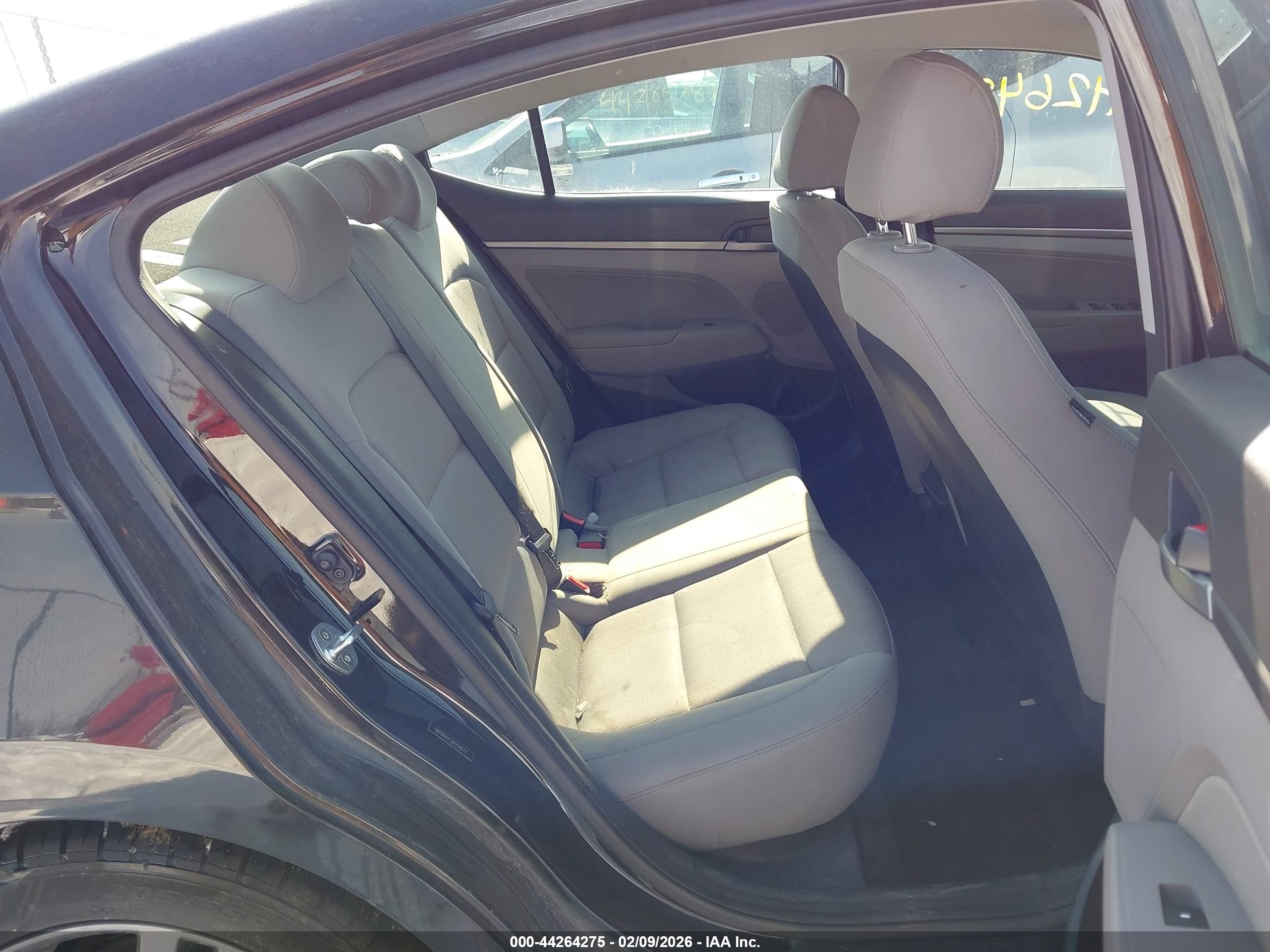 HYUNDAI ELANTRA image 8