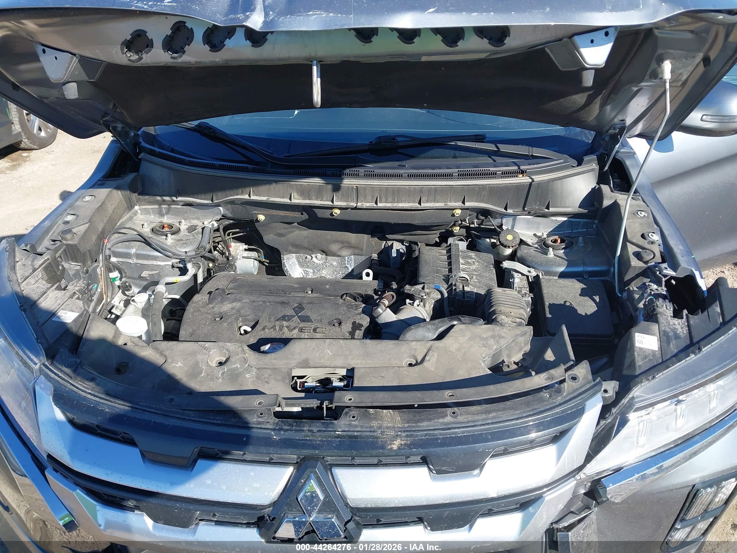 MITSUBISHI OUTLANDER image 10