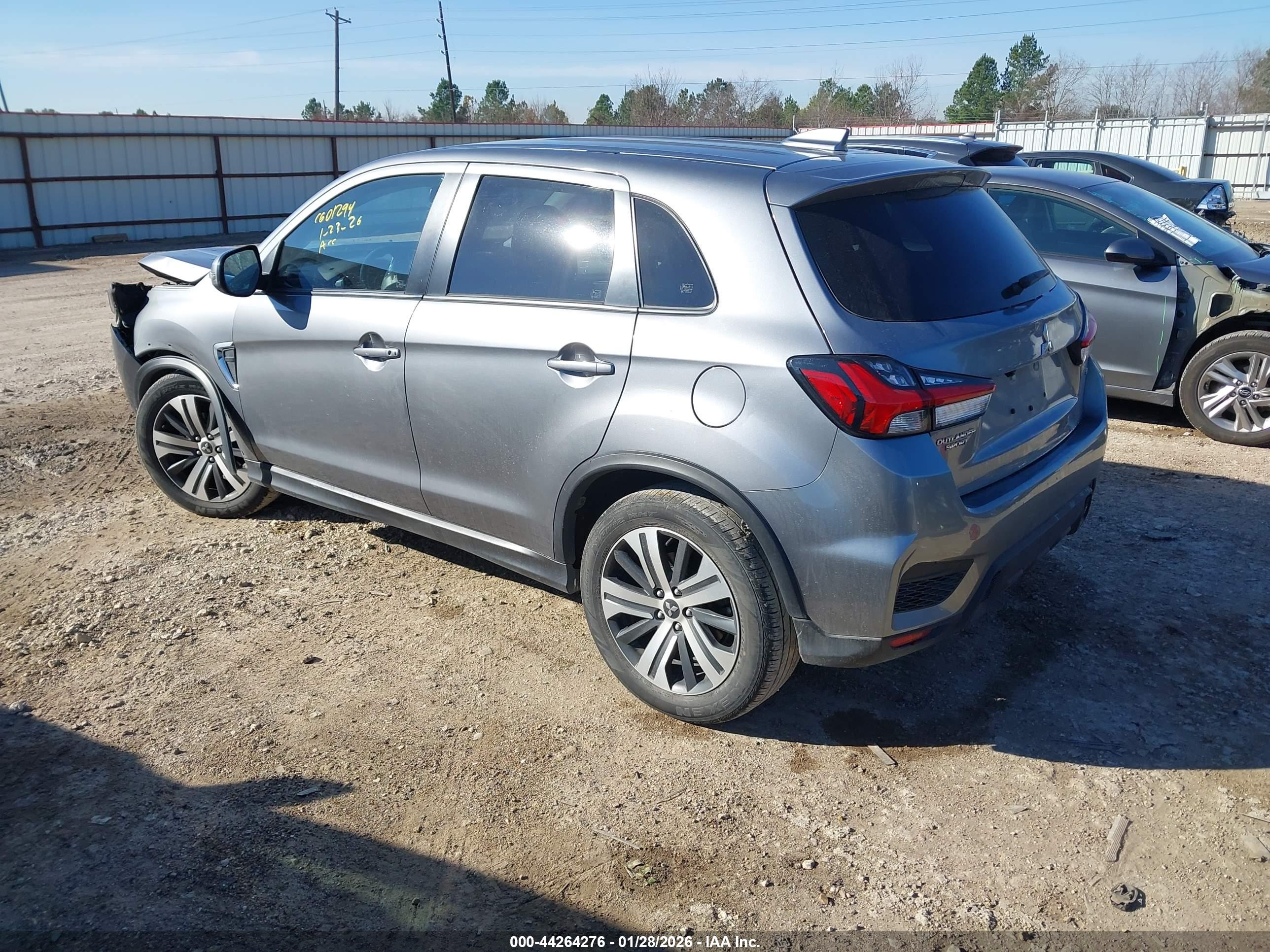 MITSUBISHI OUTLANDER image 3