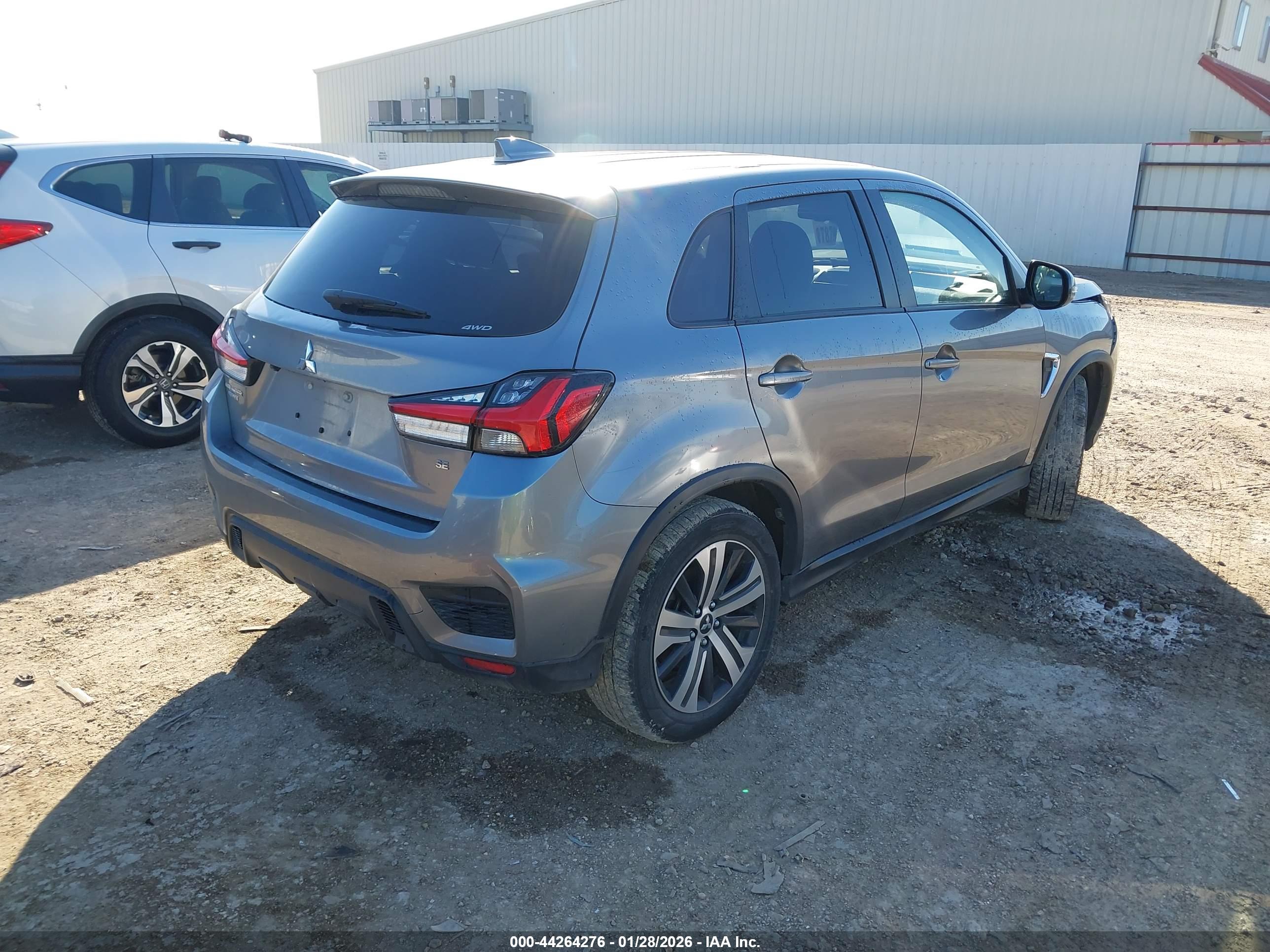 MITSUBISHI OUTLANDER image 4