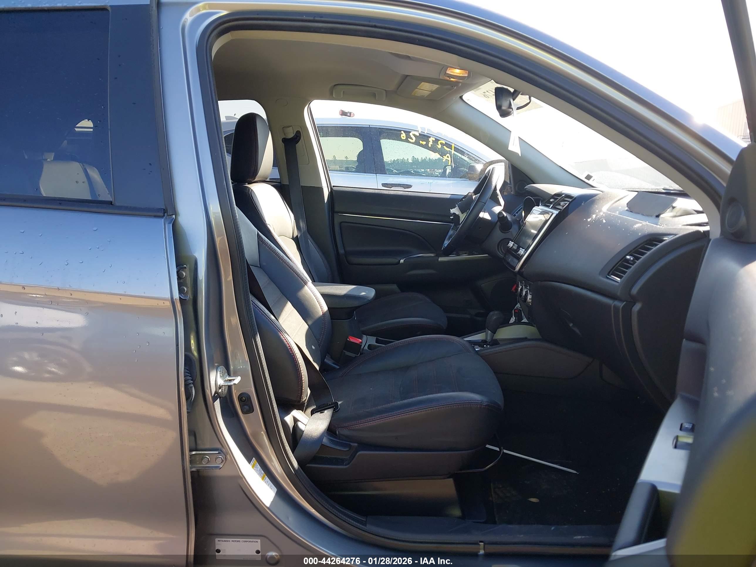 MITSUBISHI OUTLANDER image 5