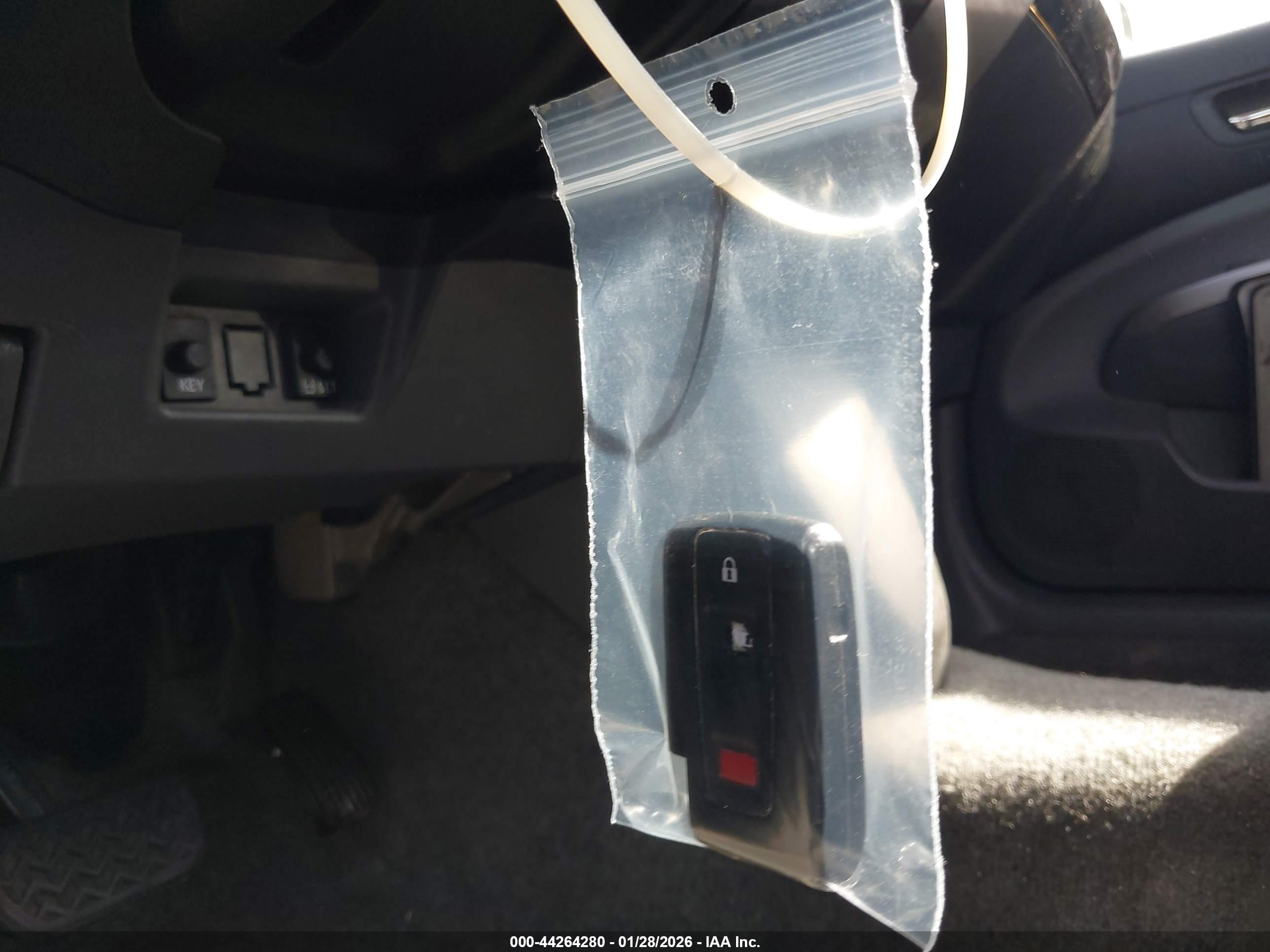 TOYOTA PRIUS image 11
