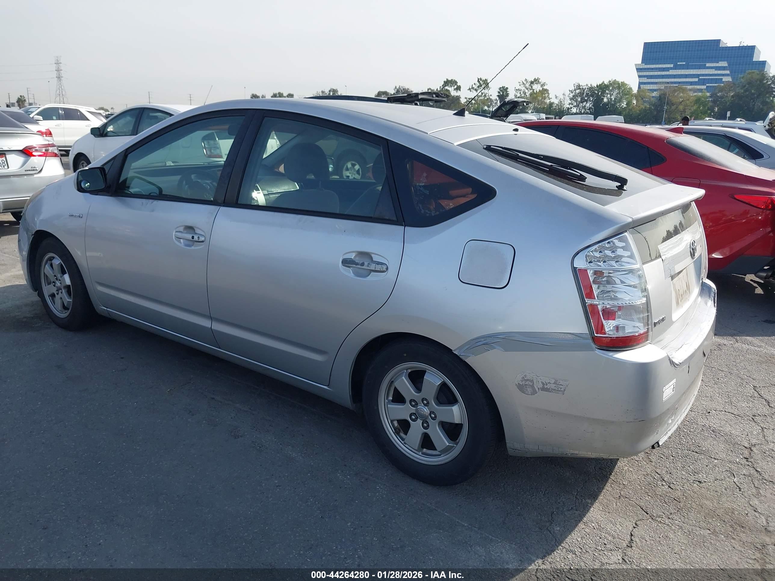 TOYOTA PRIUS image 3