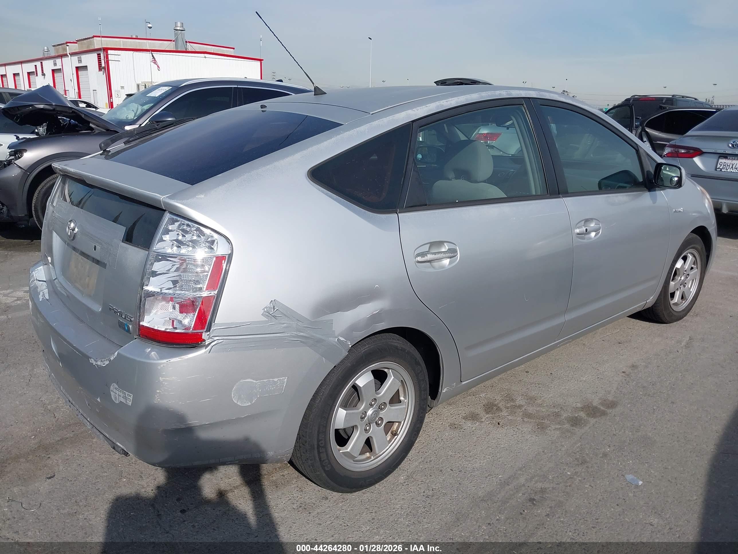 TOYOTA PRIUS image 4