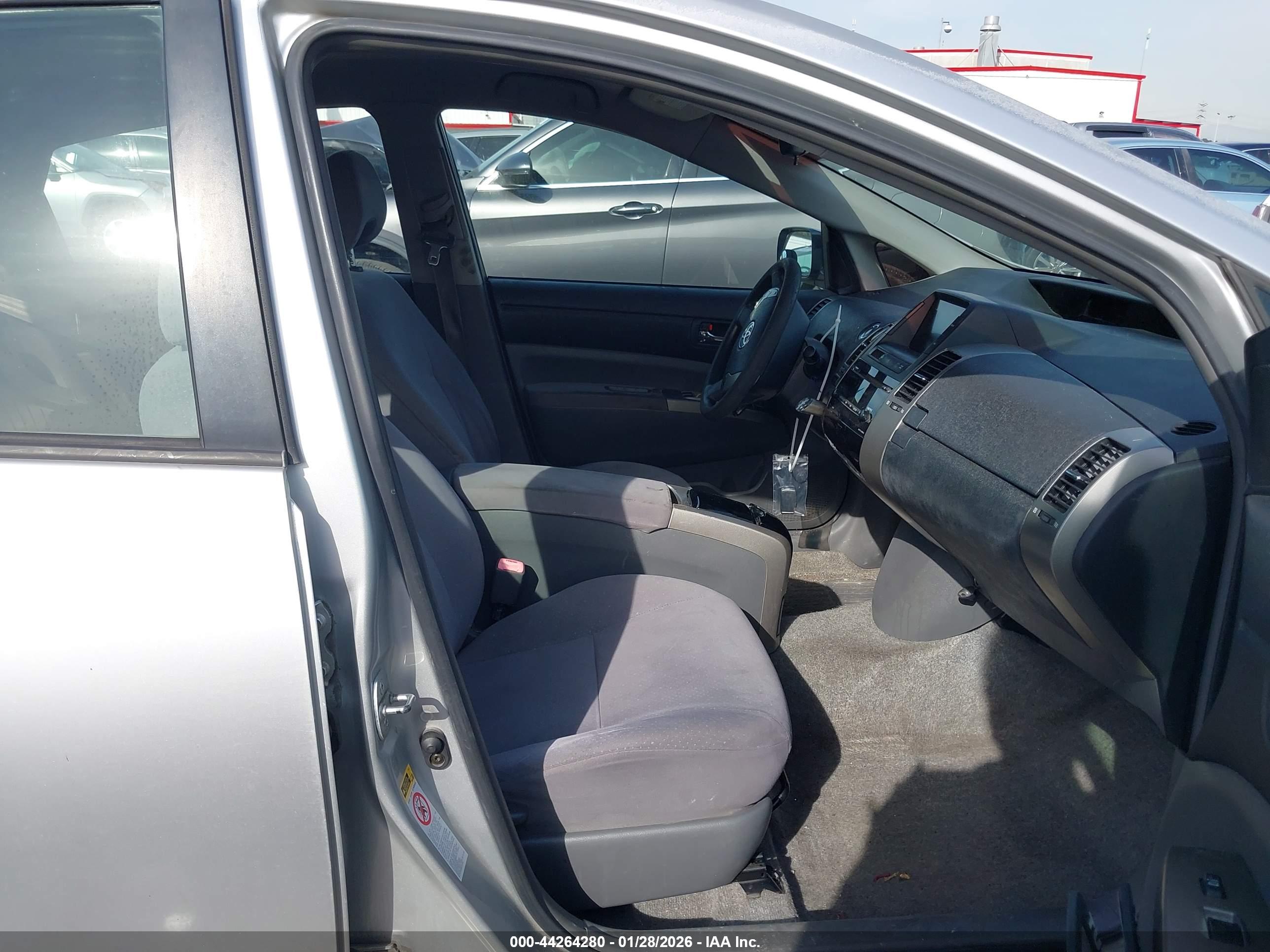 TOYOTA PRIUS image 5