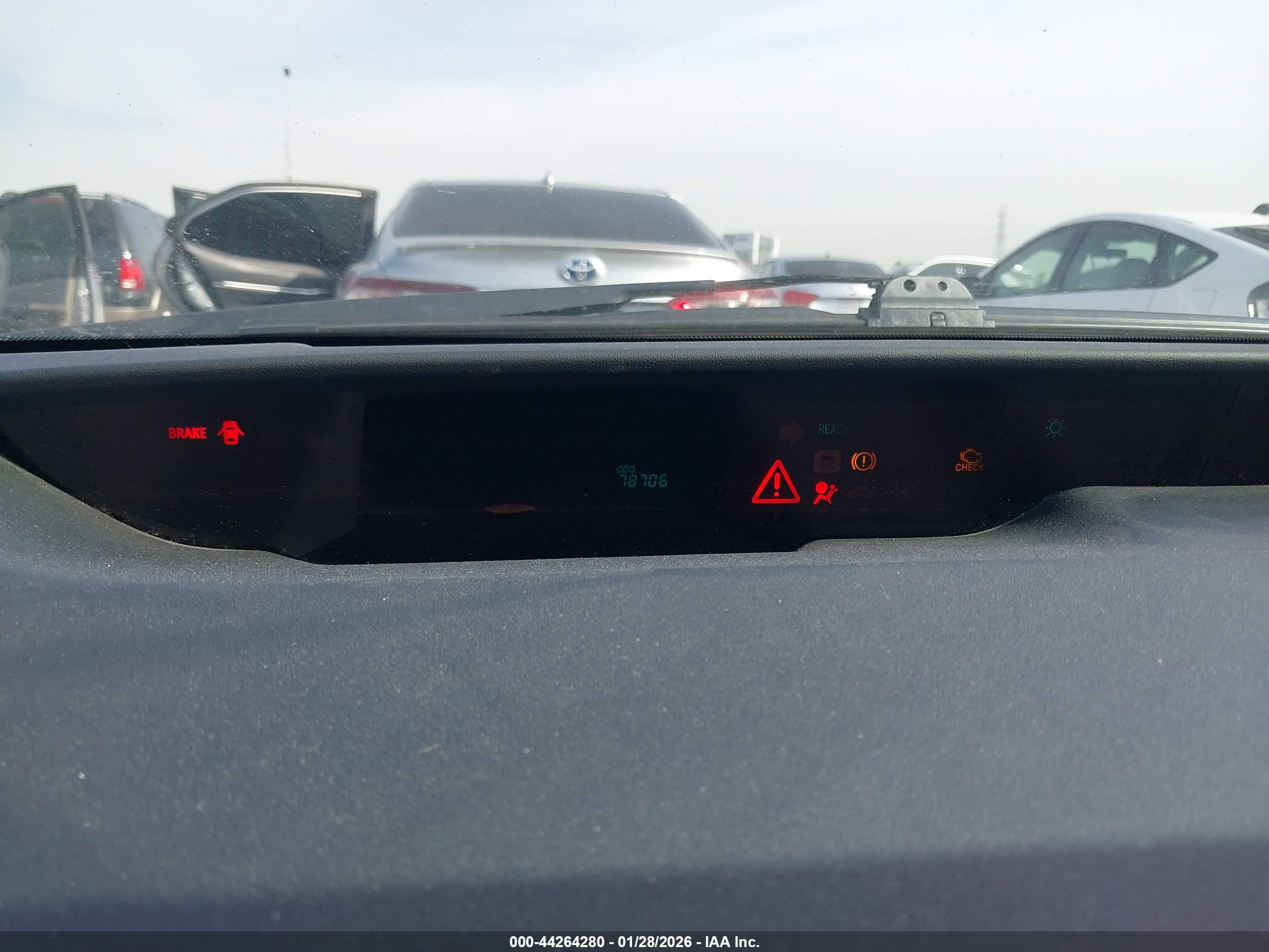 TOYOTA PRIUS image 7