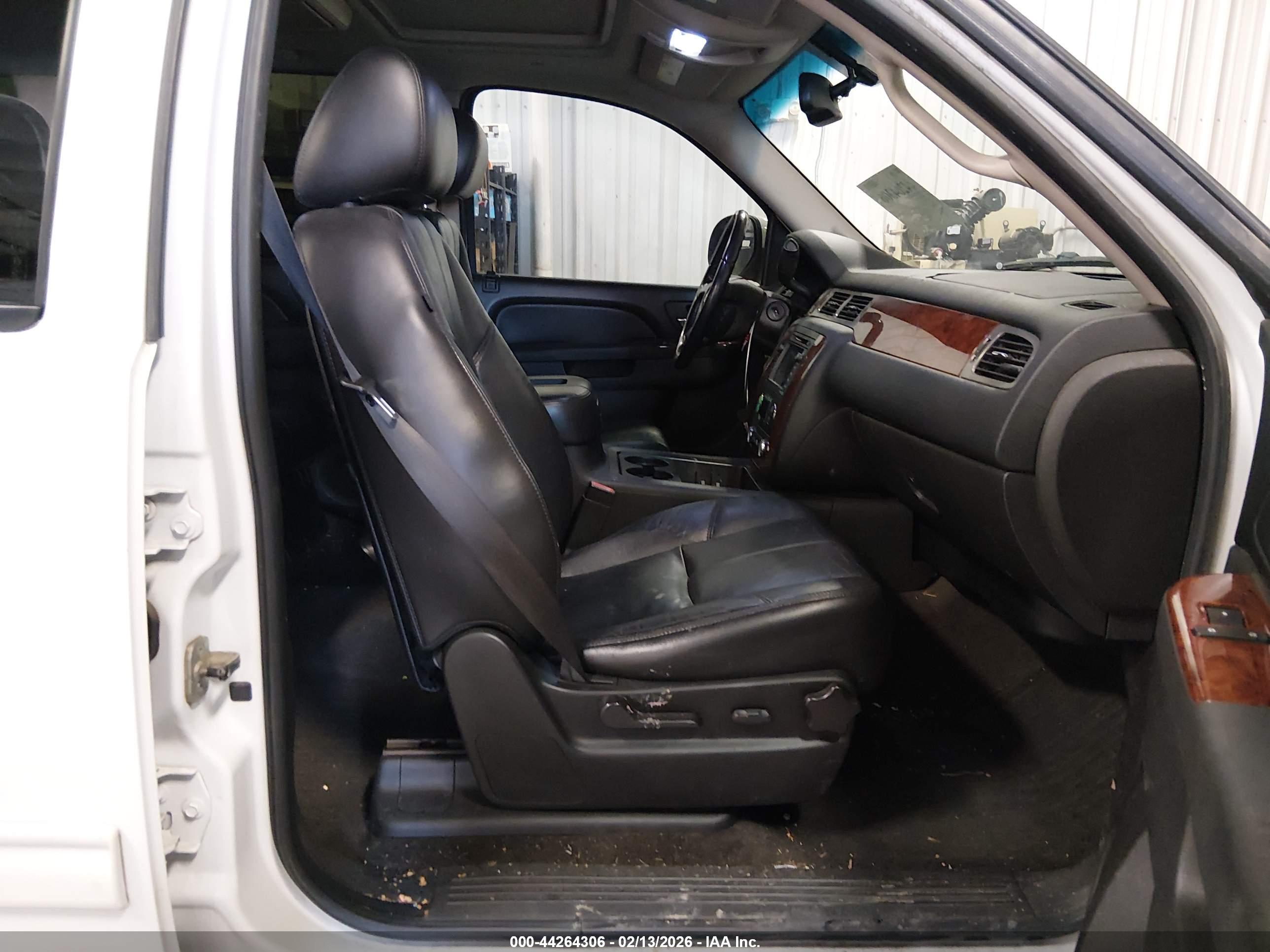 CHEVROLET TAHOE image 5