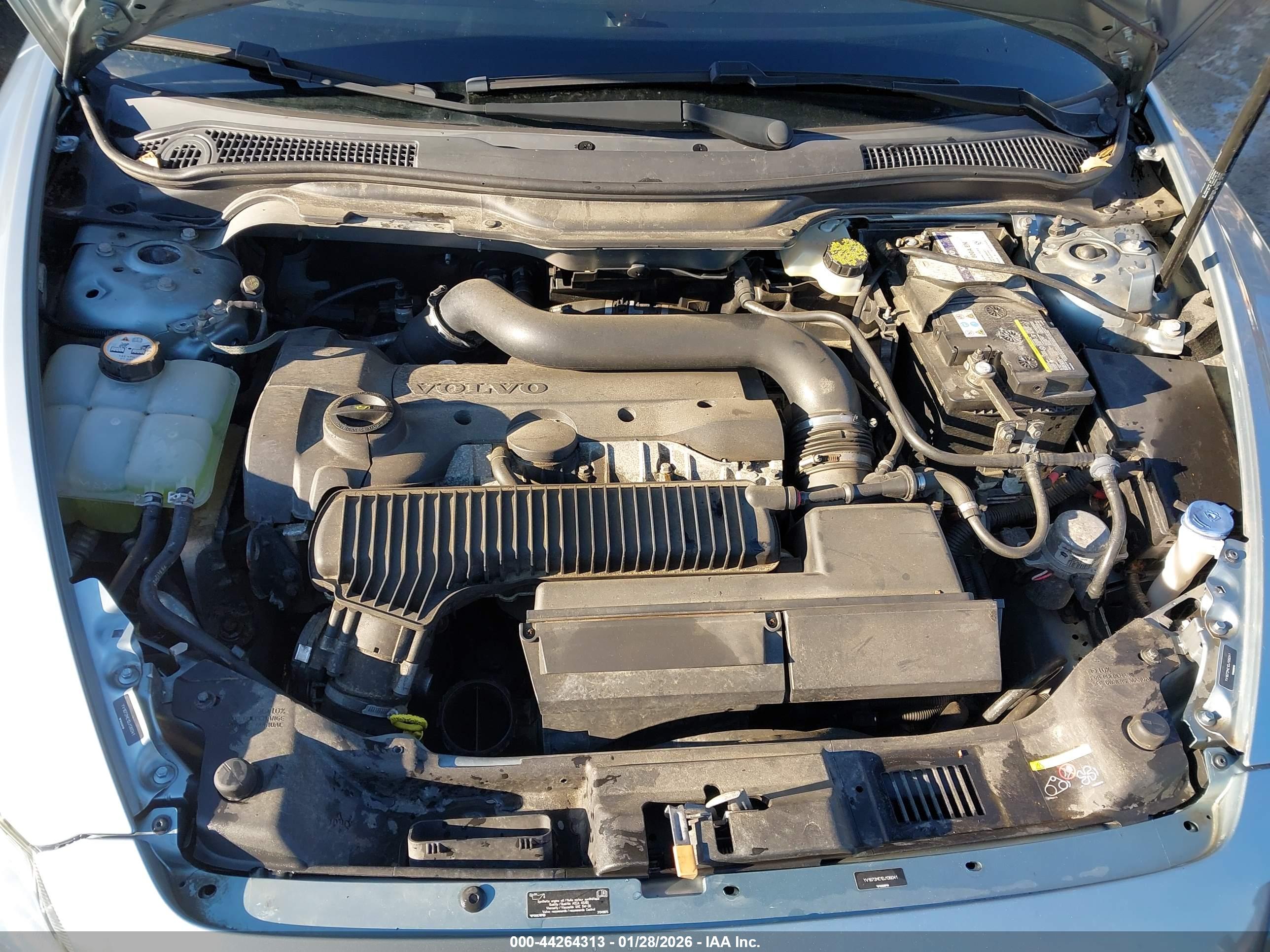VOLVO C70 image 10