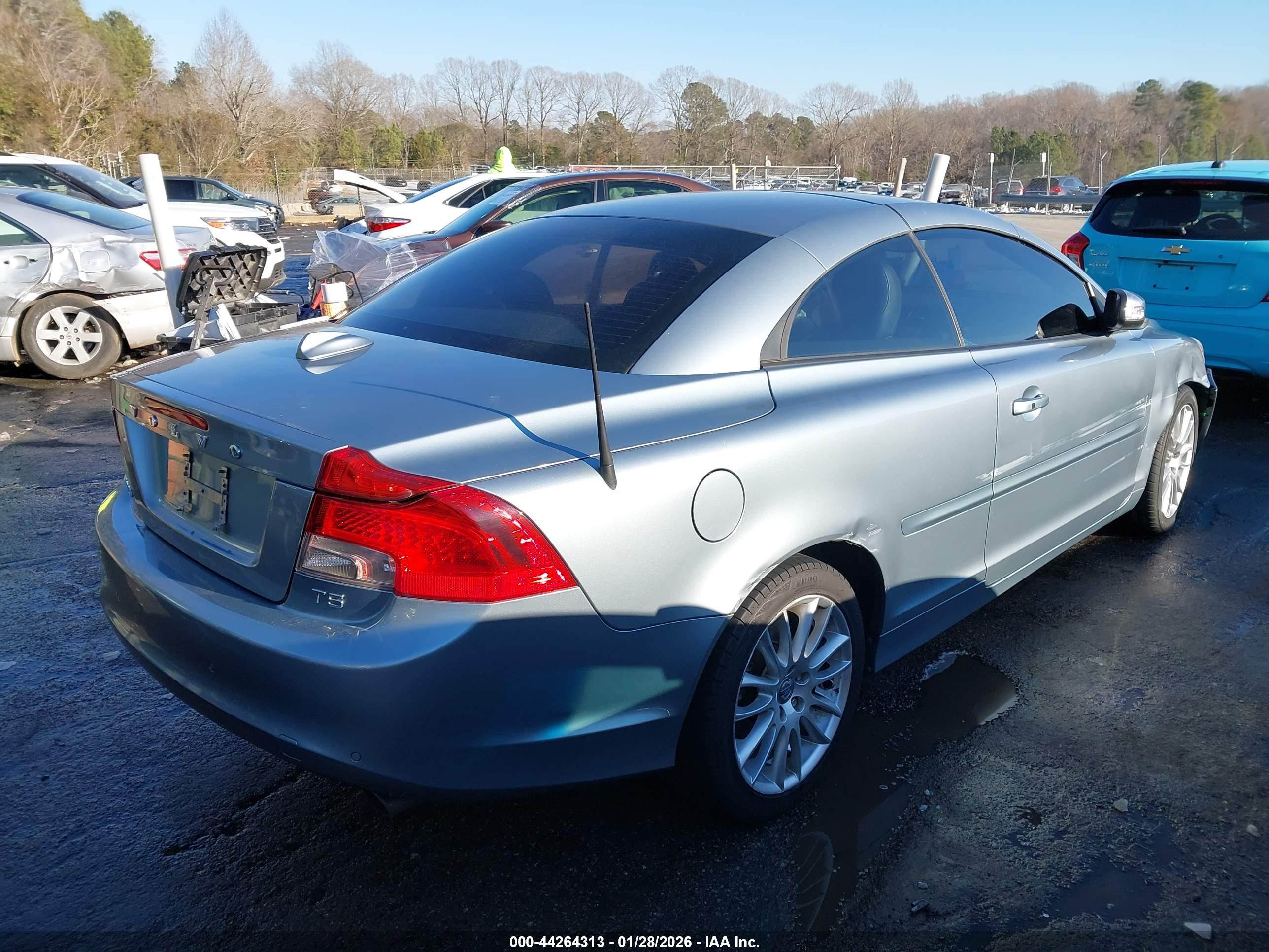 VOLVO C70 image 4