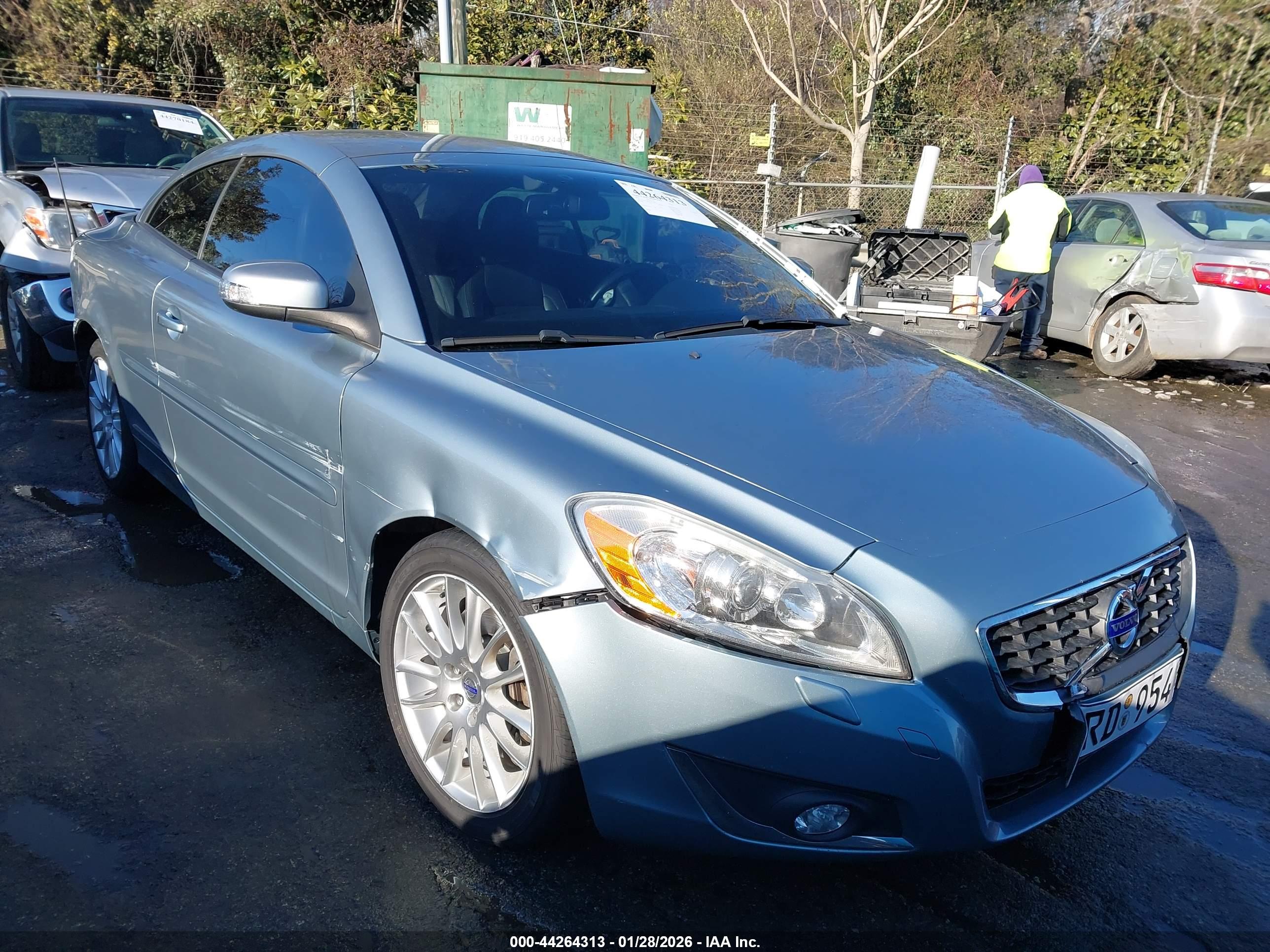 VOLVO C70 image 6