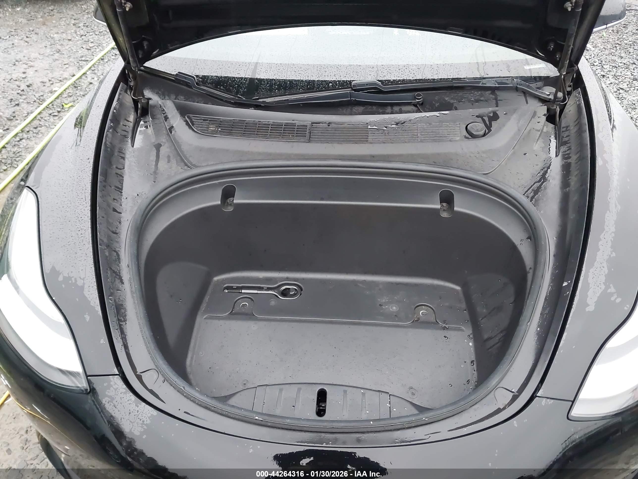 TESLA MODEL image 10