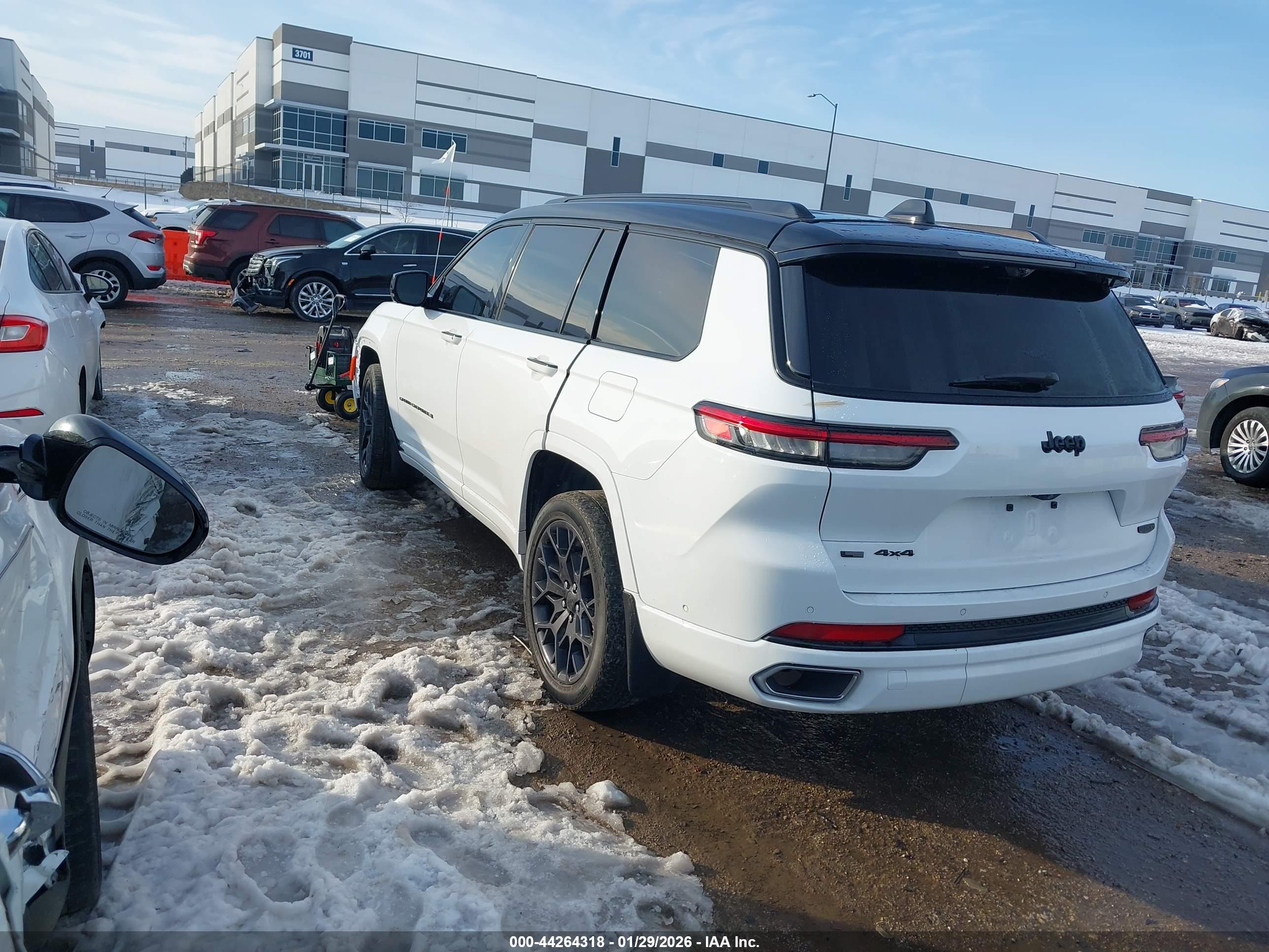 JEEP GRAND image 3