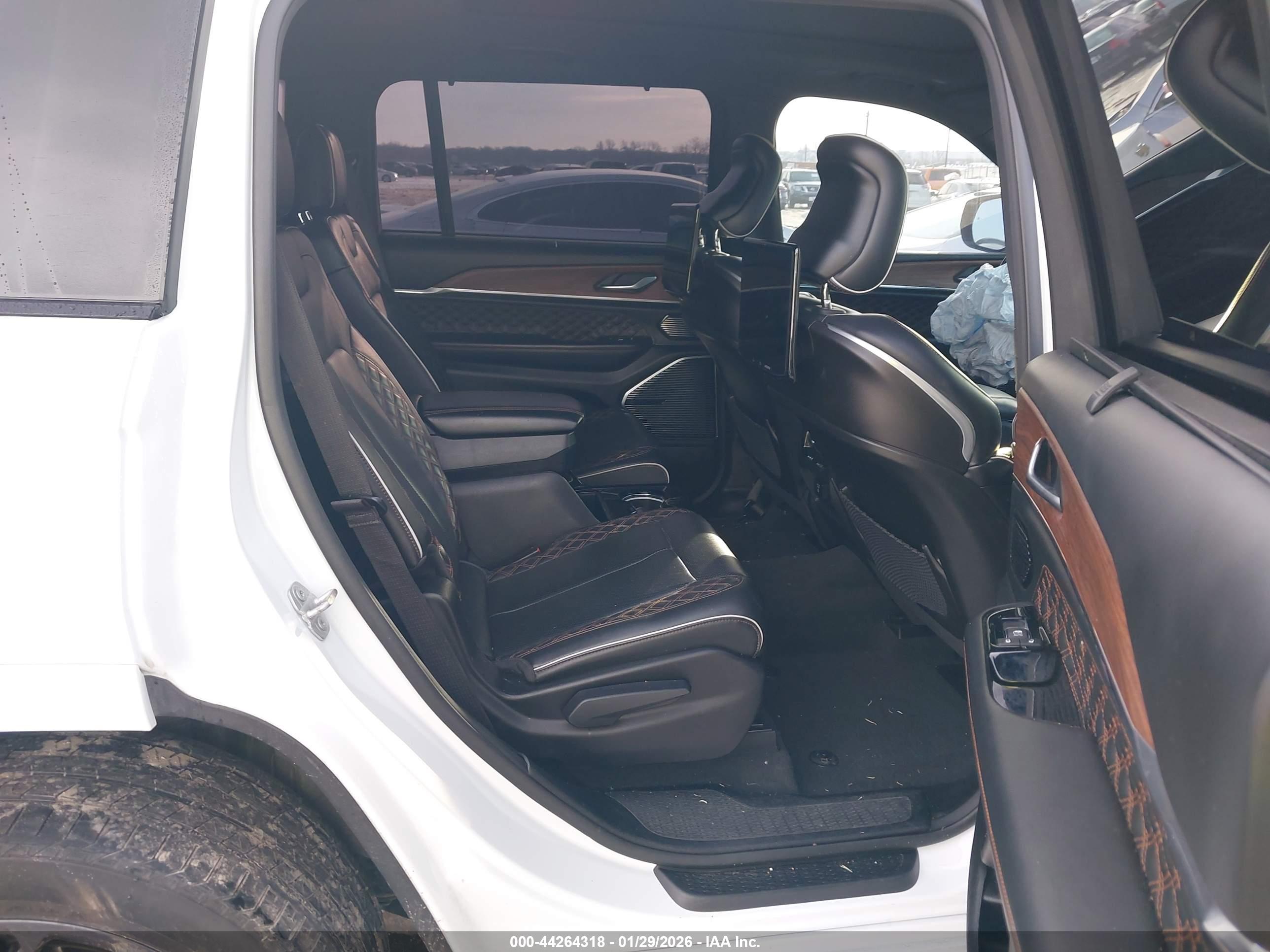 JEEP GRAND image 8