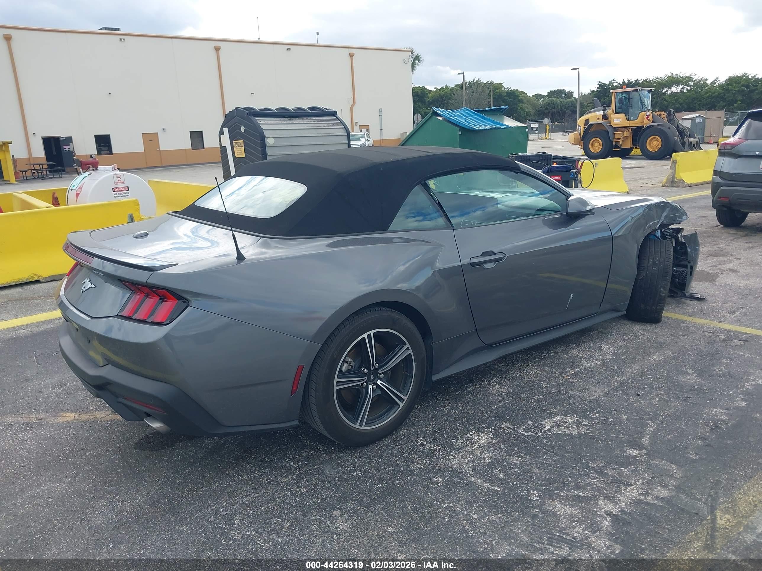 FORD MUSTANG image 4