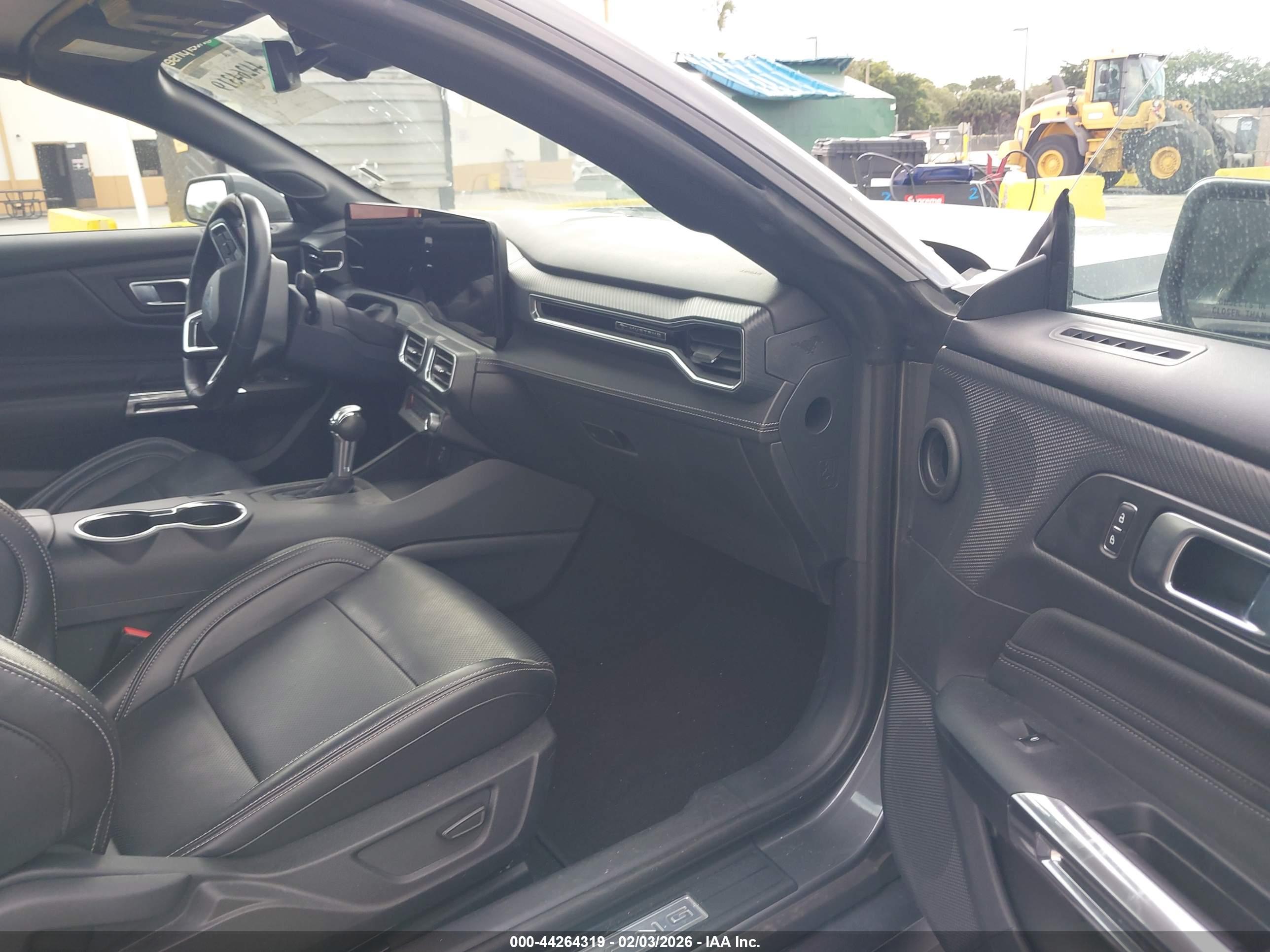 FORD MUSTANG image 5