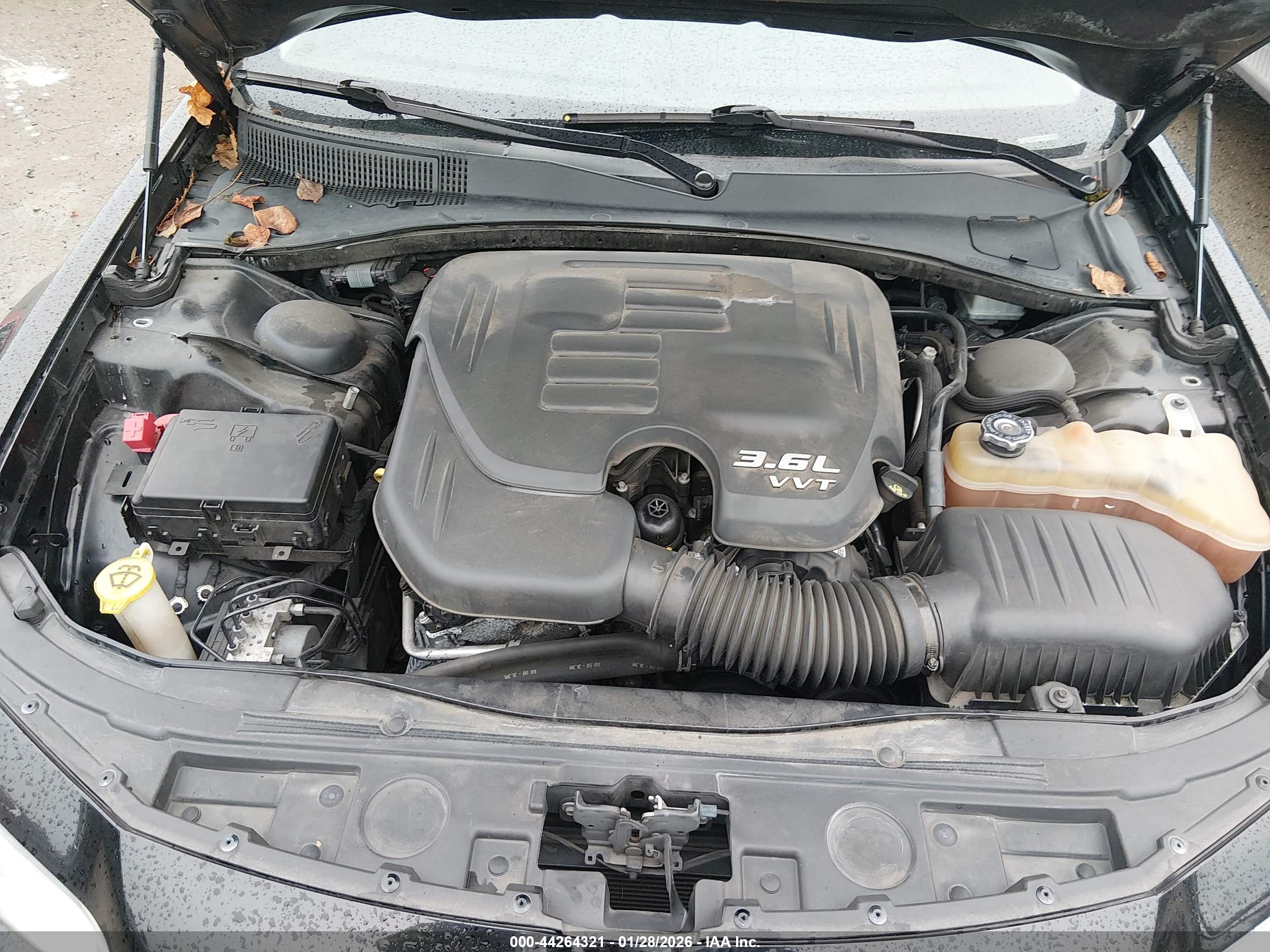 CHRYSLER 300 image 10