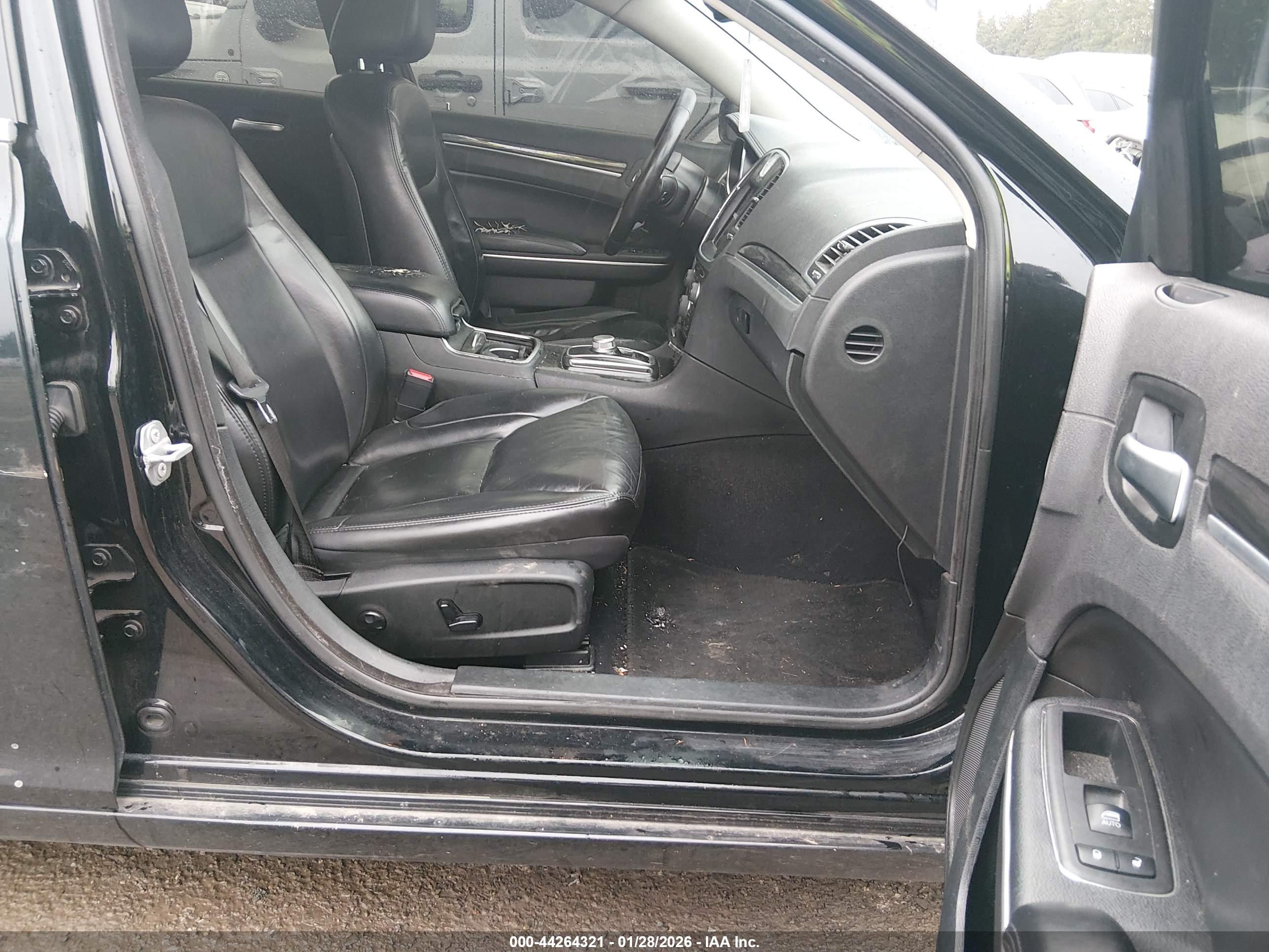 CHRYSLER 300 image 5