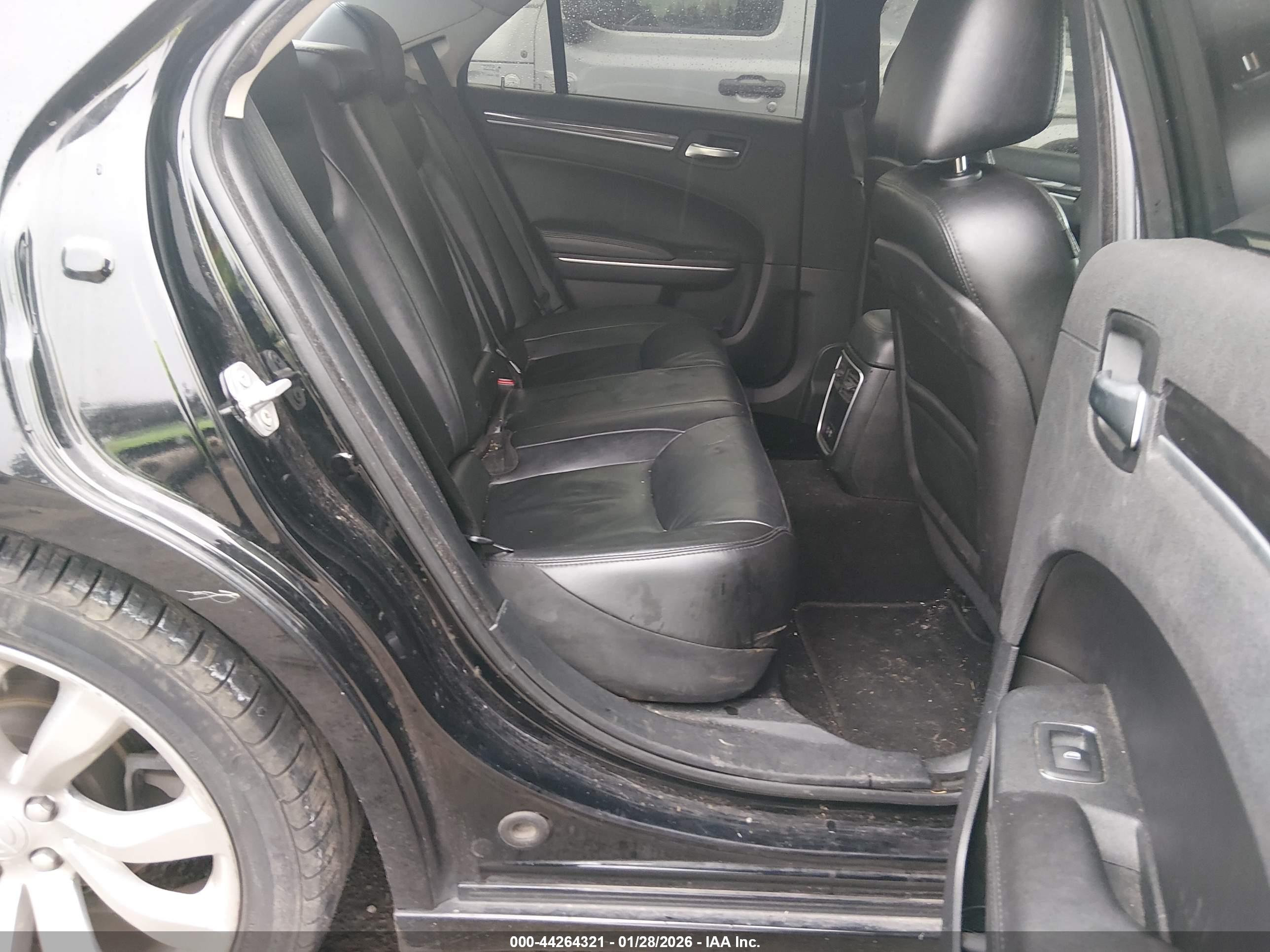 CHRYSLER 300 image 8